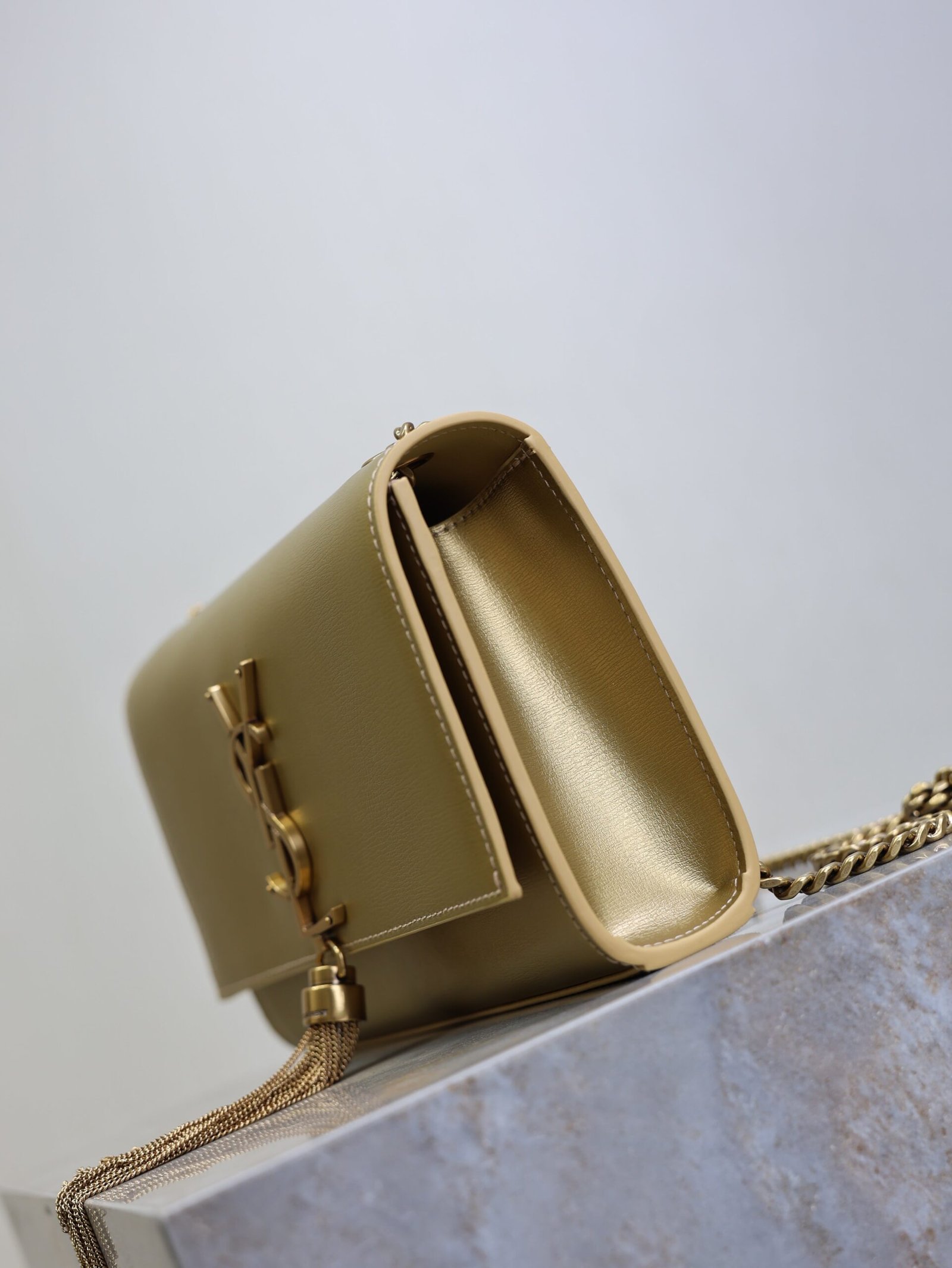 {Style No: CN58MIHE} YSL 25S KATE TASSEL 20 IN GOLD METALLIC CALFSKIN GOLD HARDWARE - Image 4