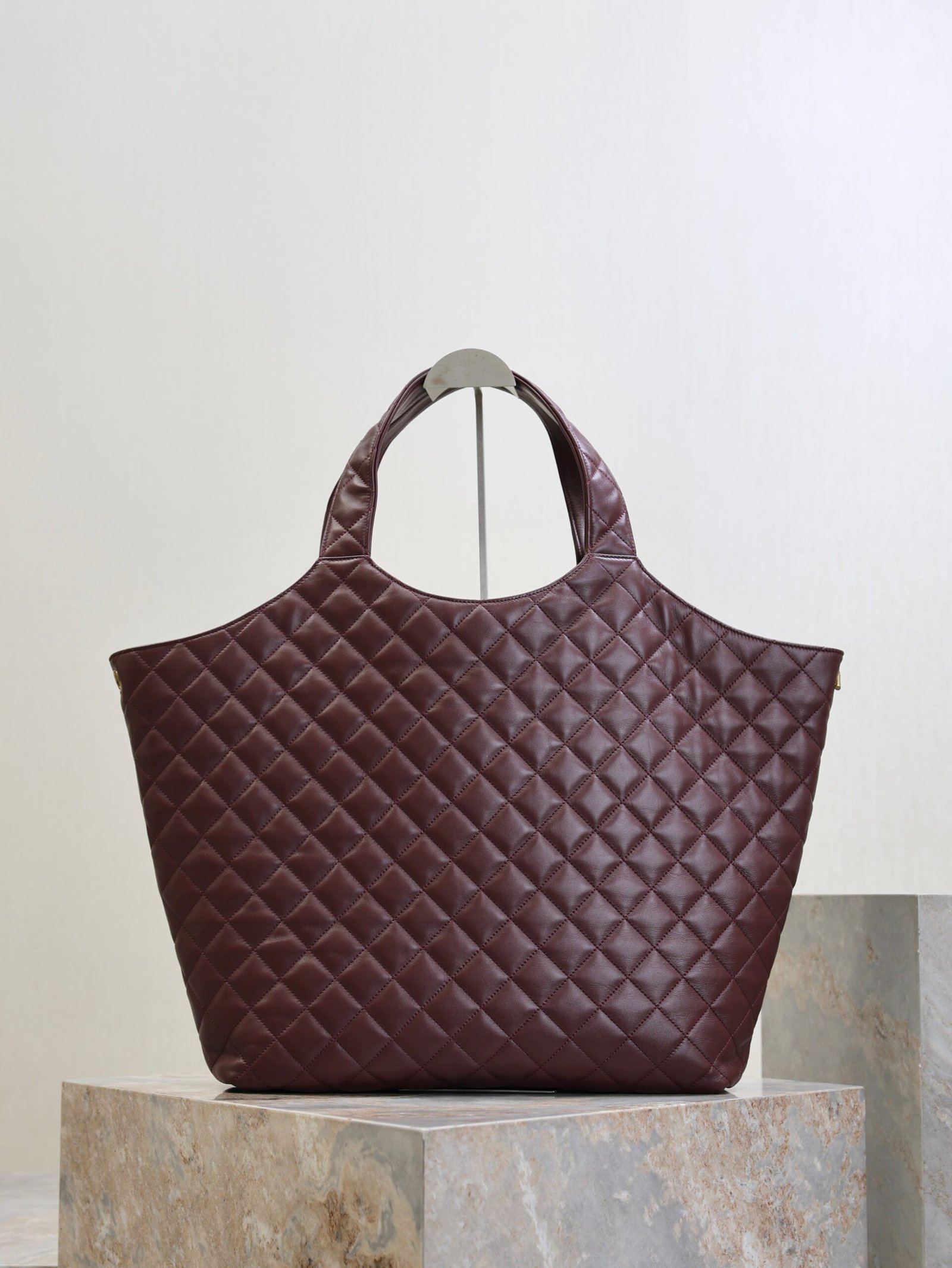 {Style No: CKGNTNSK} YSL 25S ICARE 27 IN ROUGE CABERNET QUILTED CALFSKIN GOLD HARDWRE - Image 2