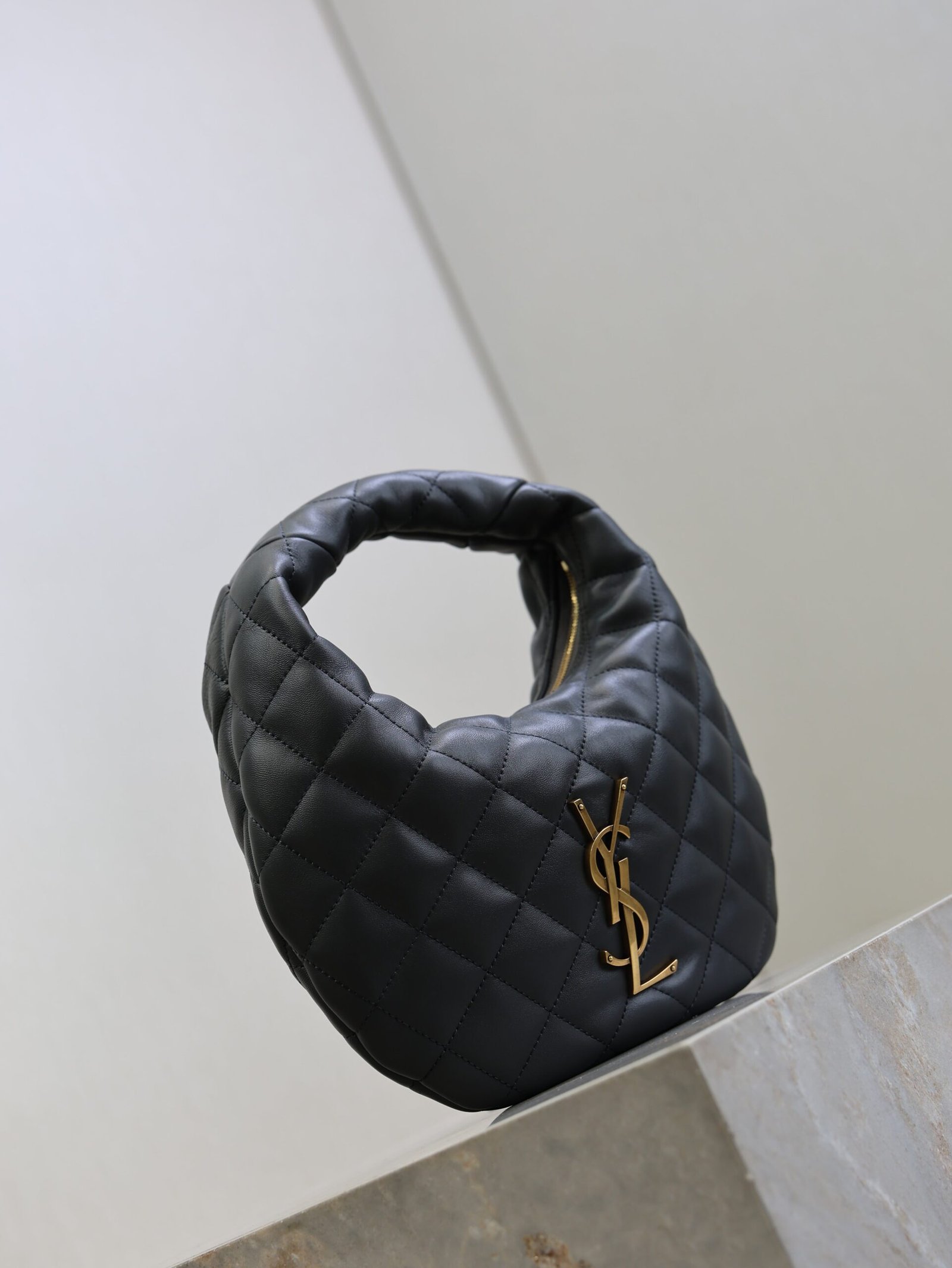 {Style No: CFNFFXN3} YSL 25S ICARINO 17 IN BLACK QUILTED CALFSKIN GOLD HARDWRE - Image 4