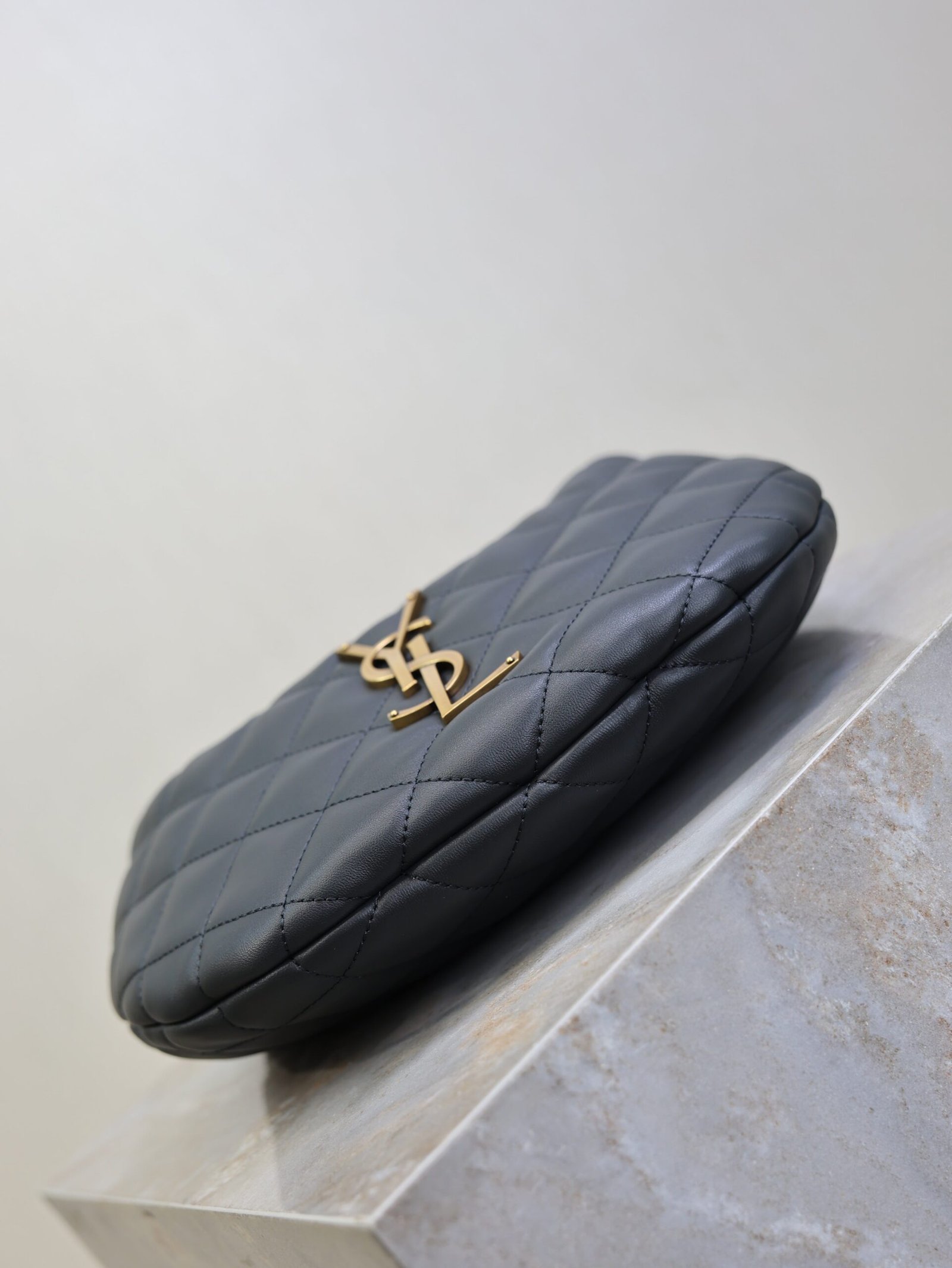 {Style No: 3KK6KAEX} YSL 25S ICARINO 17 IN BLACK QUILTED CALFSKIN GOLD HARDWARE - Image 9