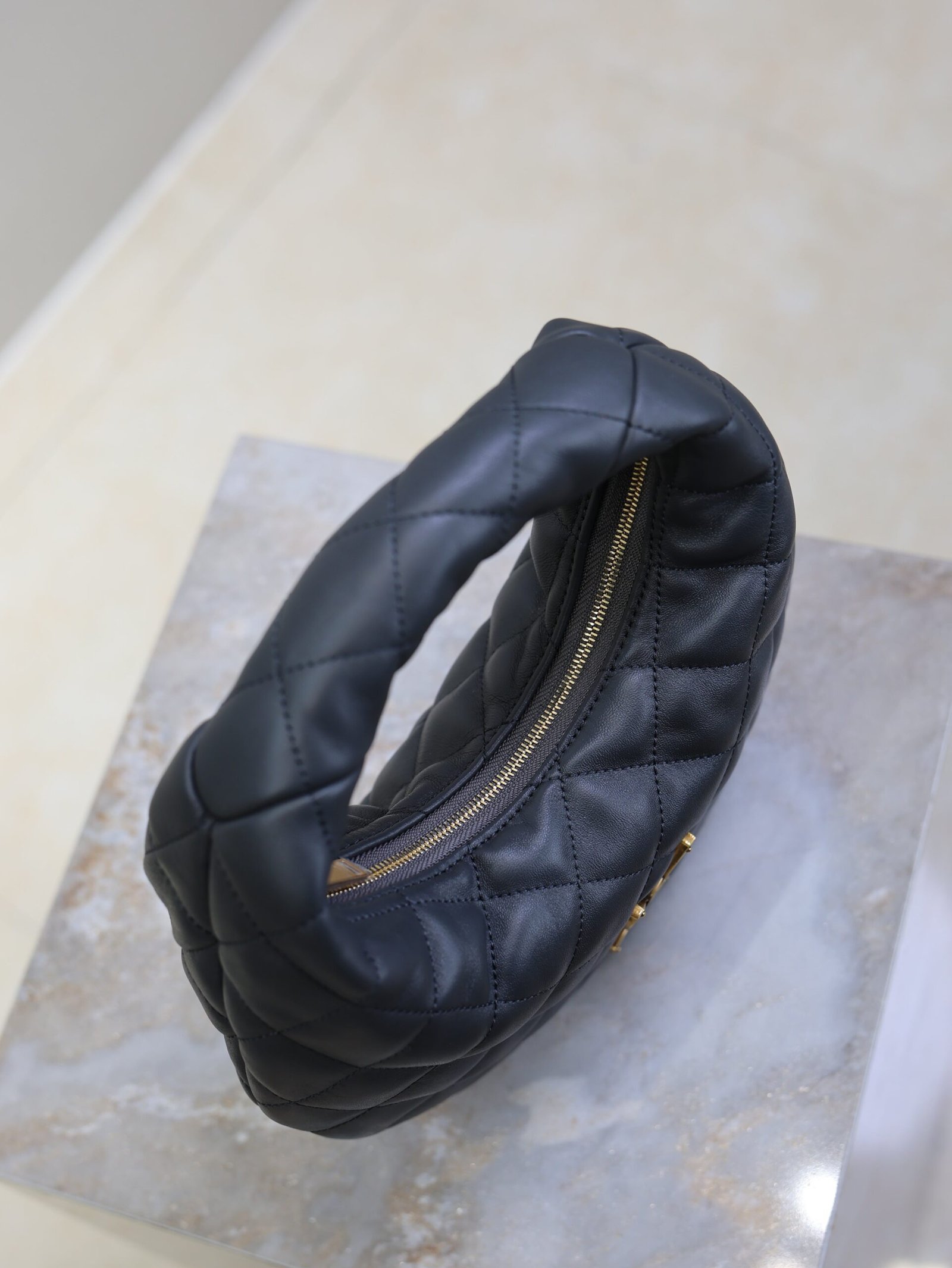 {Style No: 3KK6KAEX} YSL 25S ICARINO 17 IN BLACK QUILTED CALFSKIN GOLD HARDWARE - Image 6