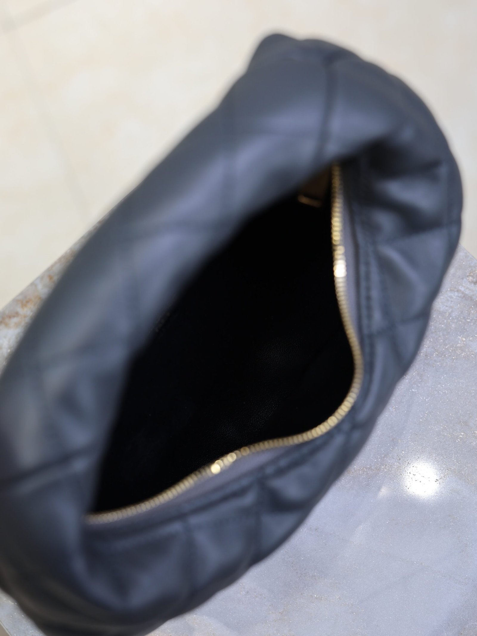{Style No: CFNFFXN3} YSL 25S ICARINO 17 IN BLACK QUILTED CALFSKIN GOLD HARDWRE - Image 5