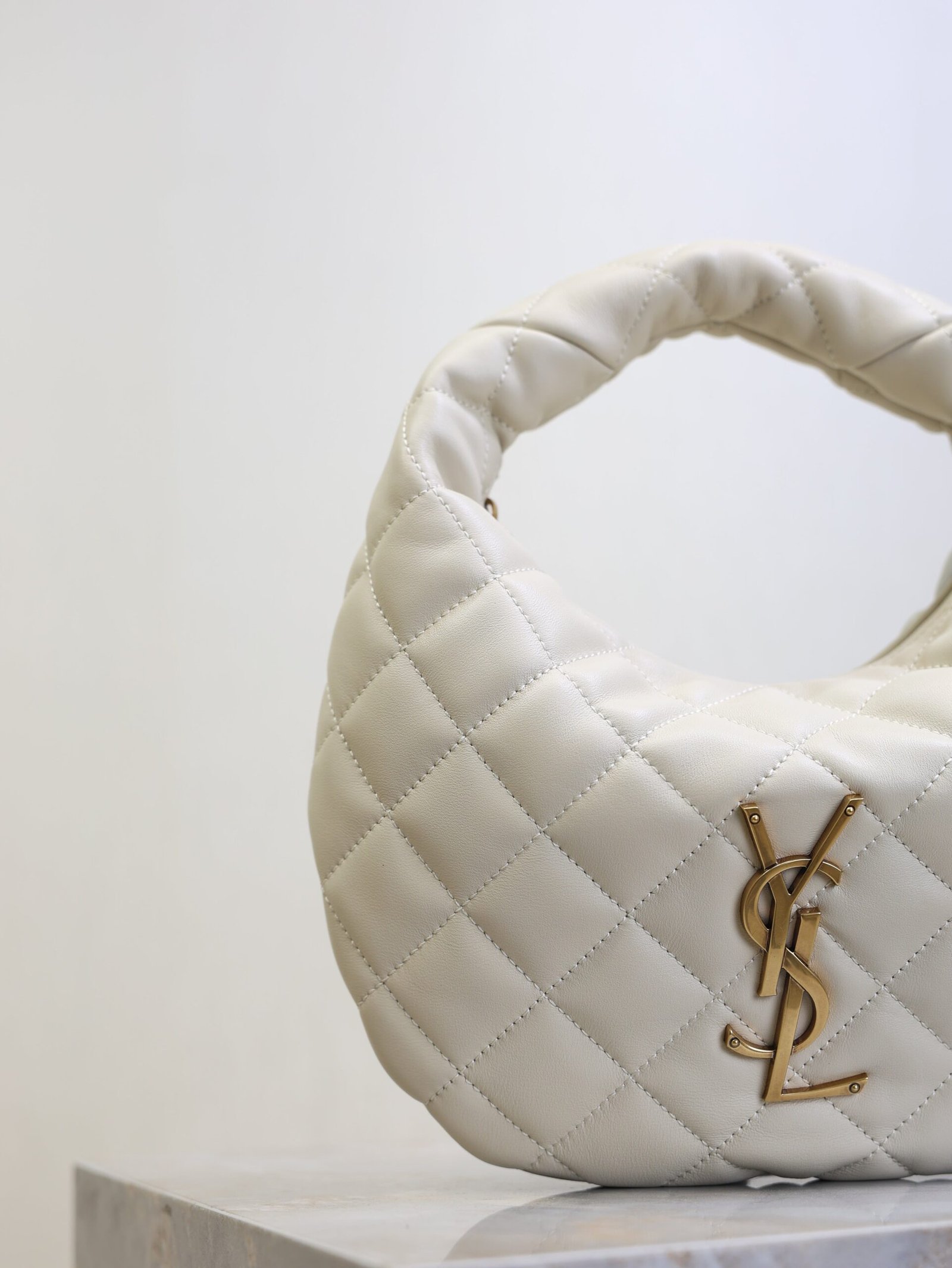 {Style No: PRTD4NY3} YSL 25S ICARINO 17 IN WHITE QUILTED CALFSKIN GOLD HARDWRE - Image 3