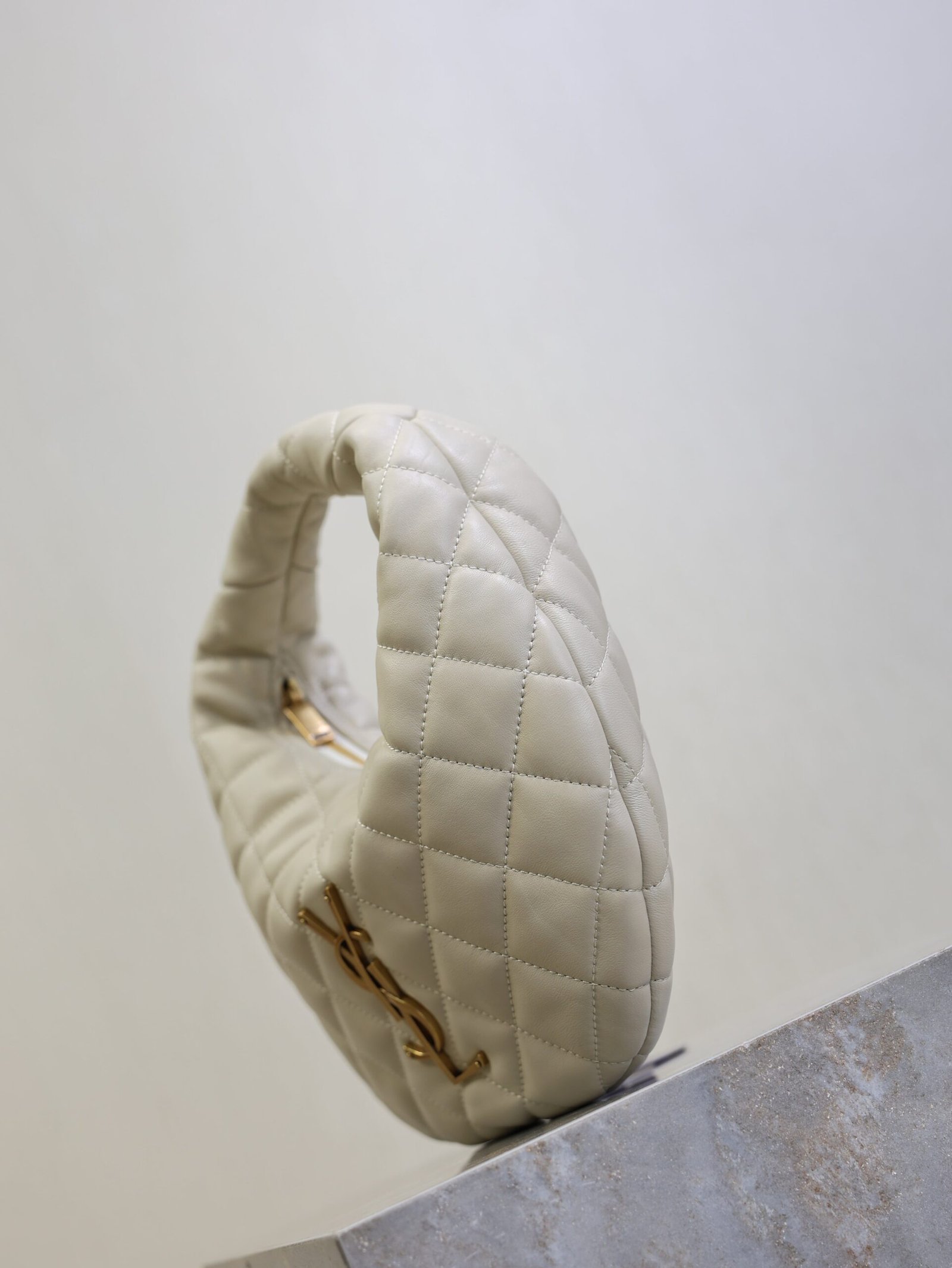 {Style No: GT54QGMV} YSL 25S ICARINO 17 IN WHITE QUILTED CALFSKIN GOLD HARDWARE - Image 7