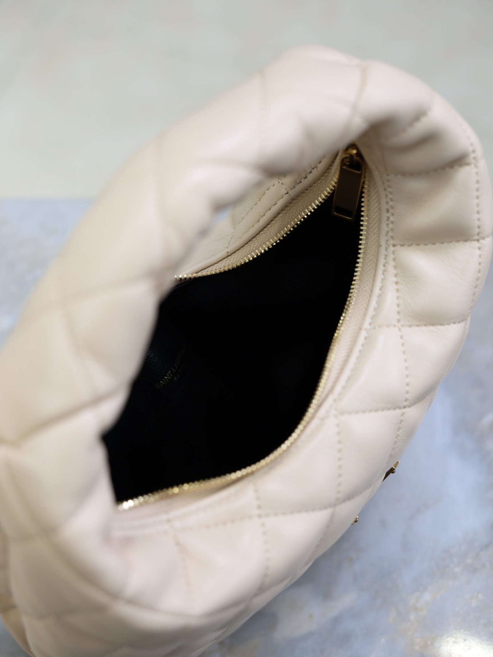 {Style No: QFXK9I7G} YSL 25S ICARINO 17 IN BEIGE QUILTED CALFSKIN GOLD HARDWRE - Image 5