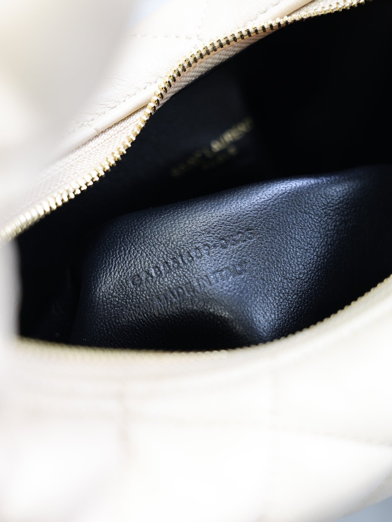 {Style No: QFXK9I7G} YSL 25S ICARINO 17 IN BEIGE QUILTED CALFSKIN GOLD HARDWRE - Image 8