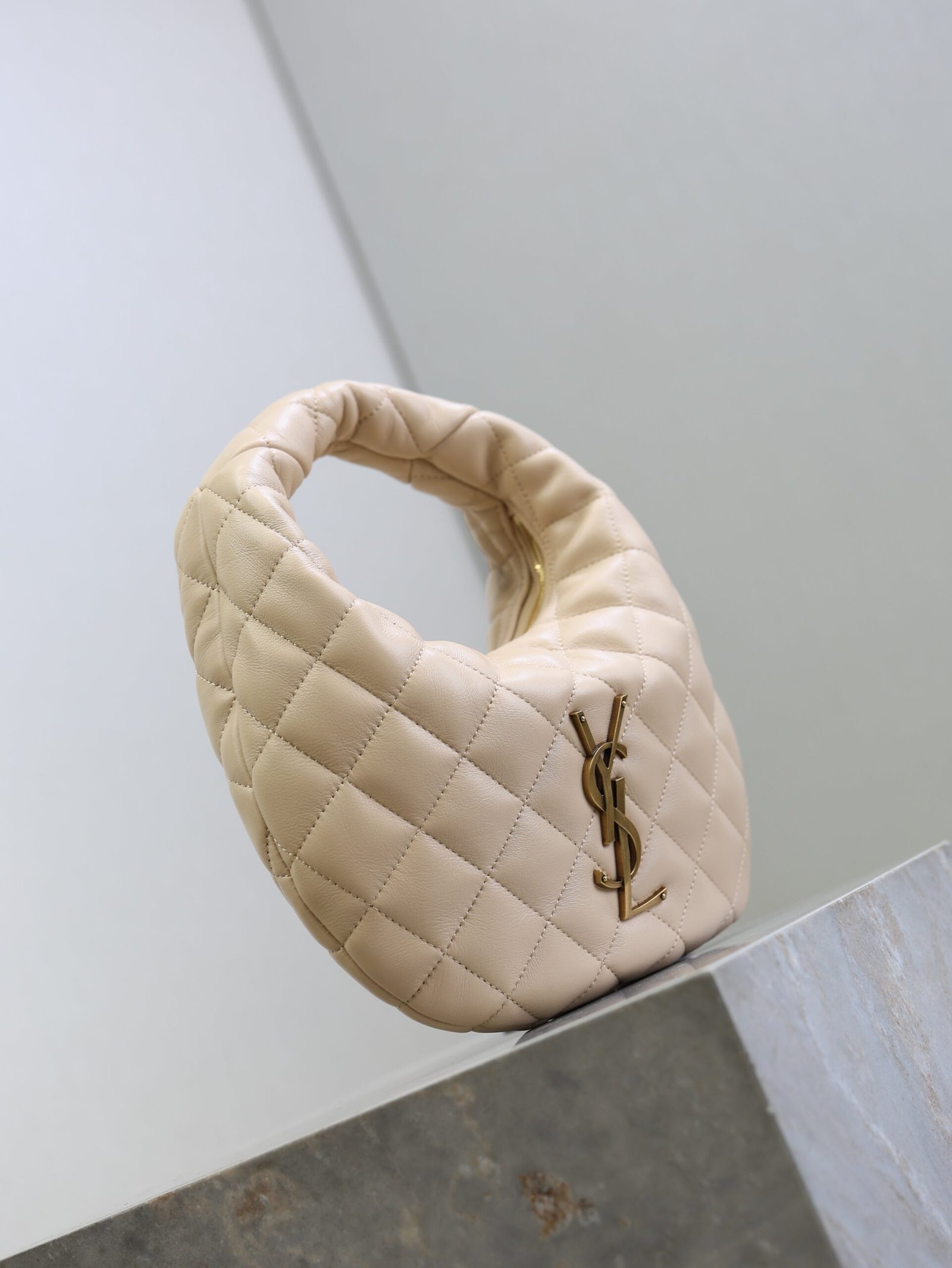 {Style No: QFXK9I7G} YSL 25S ICARINO 17 IN BEIGE QUILTED CALFSKIN GOLD HARDWRE - Image 3