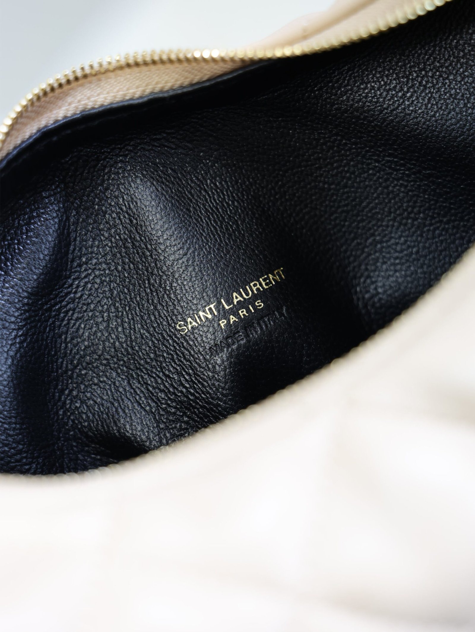 {Style No: QFXK9I7G} YSL 25S ICARINO 17 IN BEIGE QUILTED CALFSKIN GOLD HARDWRE - Image 9