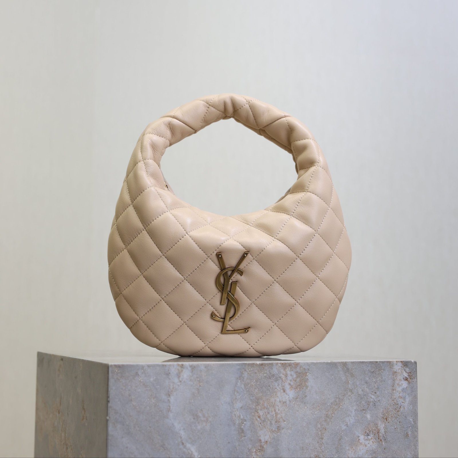 {Style No: QFXK9I7G} YSL 25S ICARINO 17 IN BEIGE QUILTED CALFSKIN GOLD HARDWRE