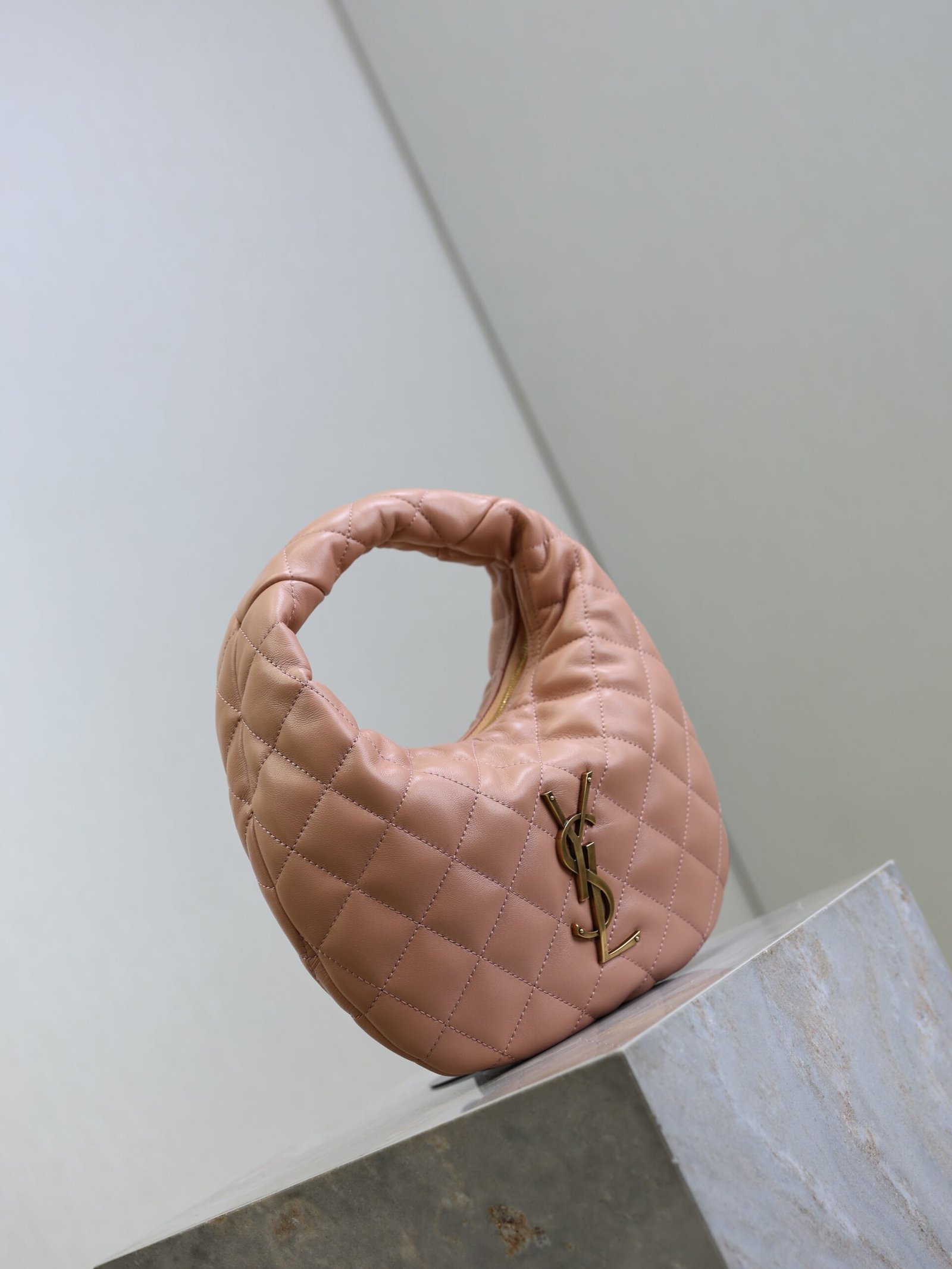 {Style No: RKIDXZYR} YSL 25S ICARINO 17 IN HORTENSIA QUILTED CALFSKIN GOLD HARDWRE - Image 6