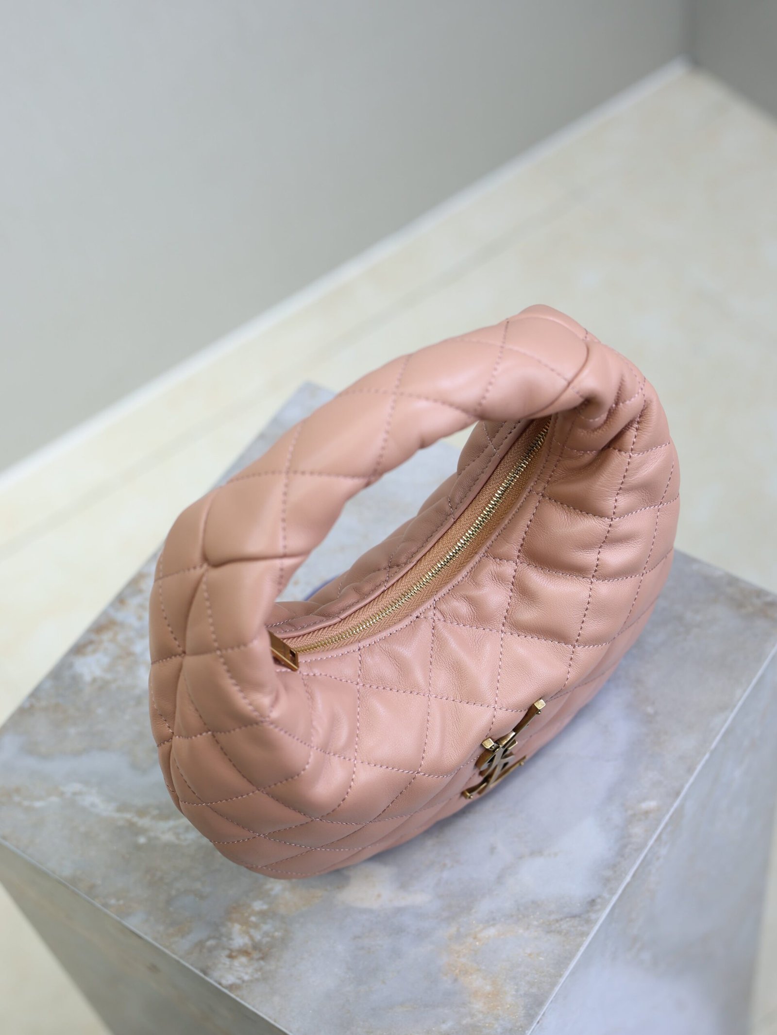 {Style No: RKIDXZYR} YSL 25S ICARINO 17 IN HORTENSIA QUILTED CALFSKIN GOLD HARDWRE - Image 8