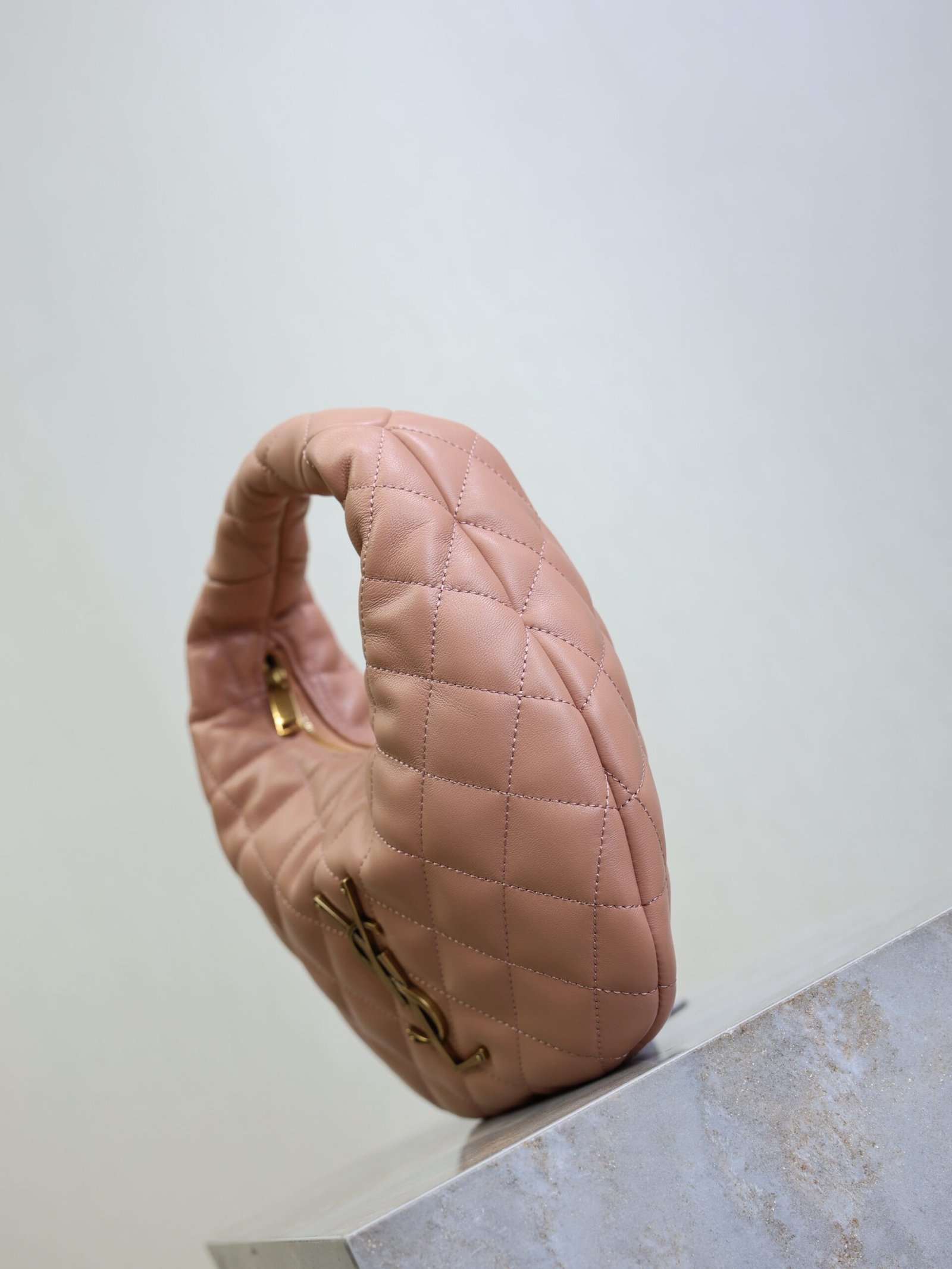 {Style No: RKIDXZYR} YSL 25S ICARINO 17 IN HORTENSIA QUILTED CALFSKIN GOLD HARDWRE - Image 4