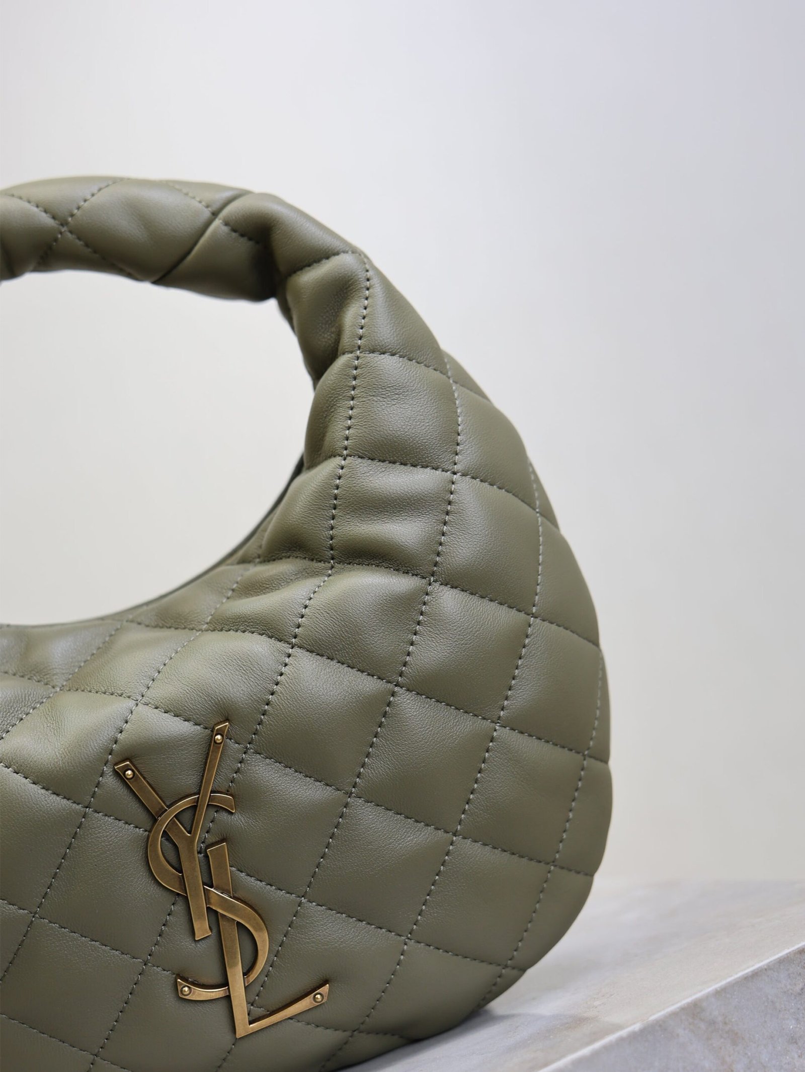 {Style No: 4YQTZ7U9} YSL 25S ICARE BABY 17 IN DARK OLIVE QUILTED CALFSKIN GOLD HARDWARE - Image 3