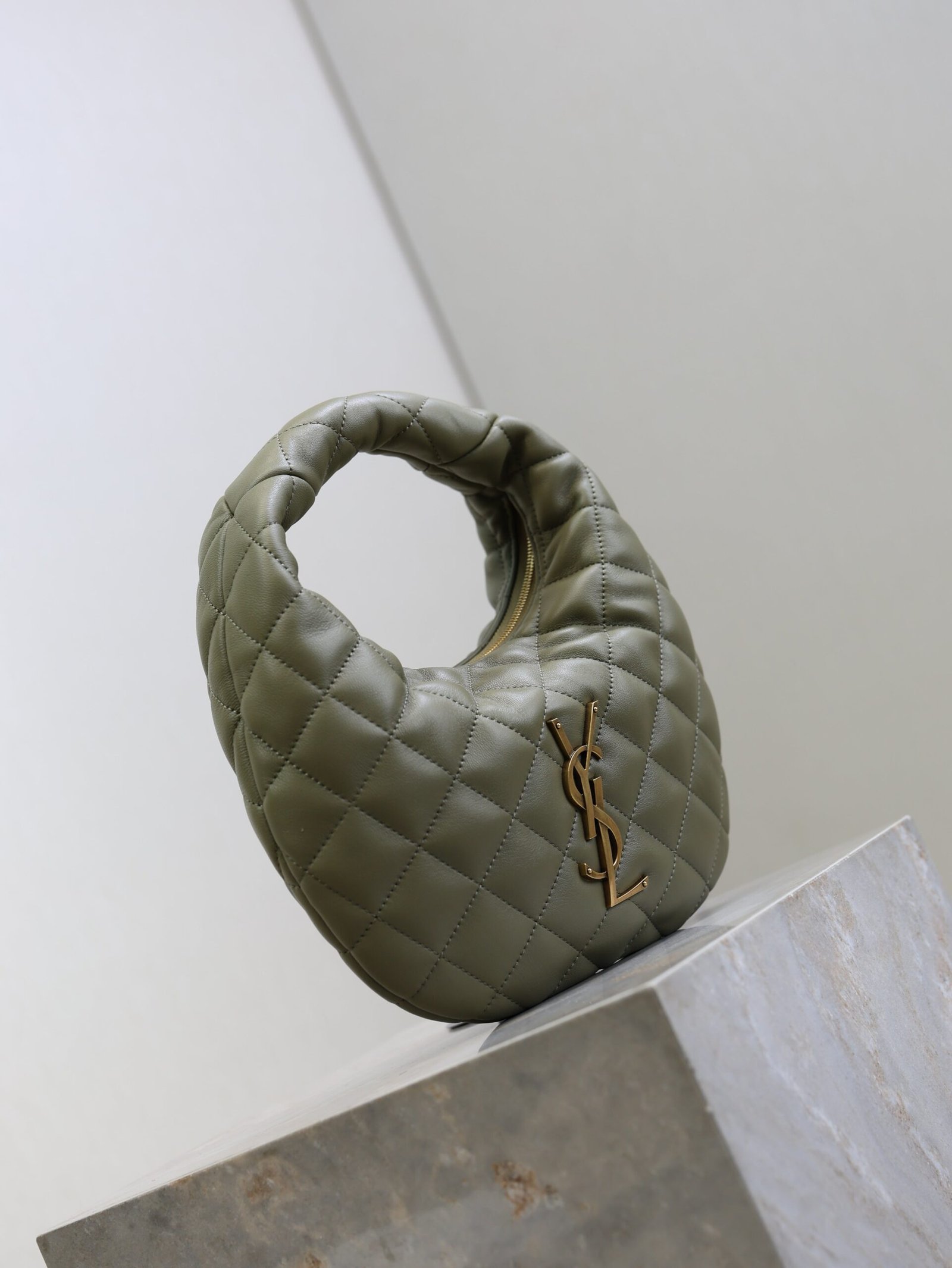{Style No: 4YQTZ7U9} YSL 25S ICARE BABY 17 IN DARK OLIVE QUILTED CALFSKIN GOLD HARDWARE - Image 8