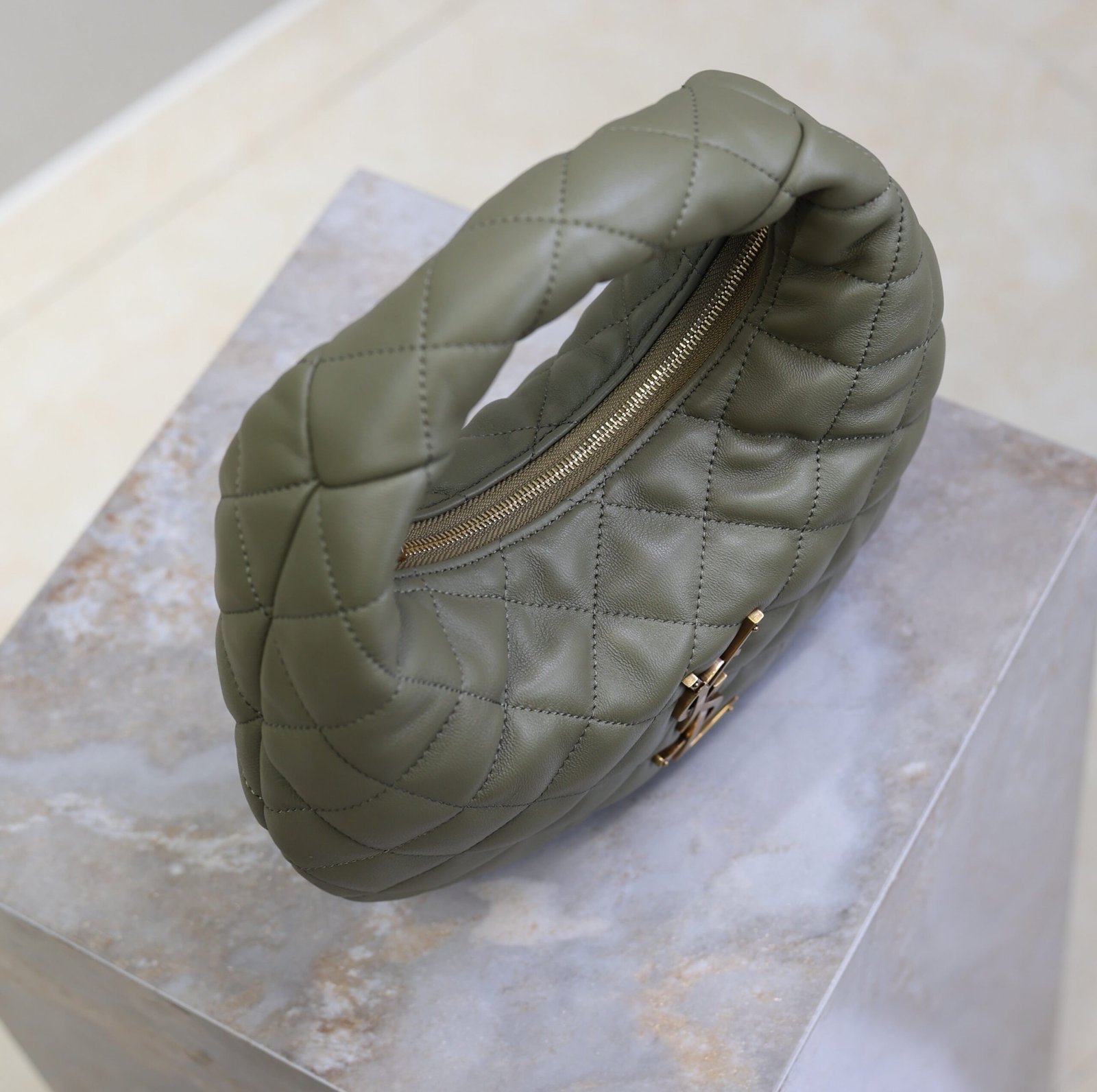 {Style No: 4YQTZ7U9} YSL 25S ICARE BABY 17 IN DARK OLIVE QUILTED CALFSKIN GOLD HARDWARE - Image 5