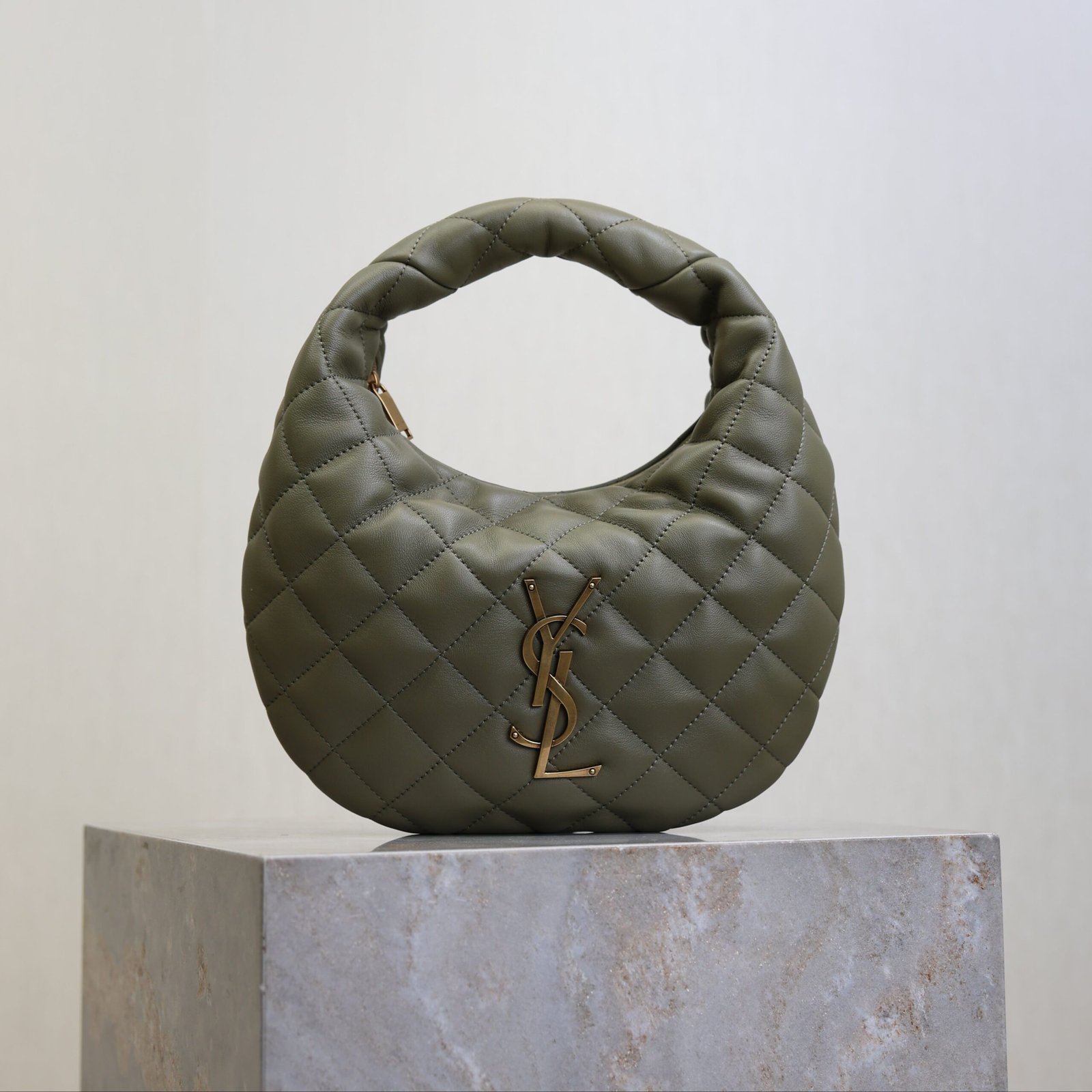 {Style No: 4YQTZ7U9} YSL 25S ICARE BABY 17 IN DARK OLIVE QUILTED CALFSKIN GOLD HARDWARE