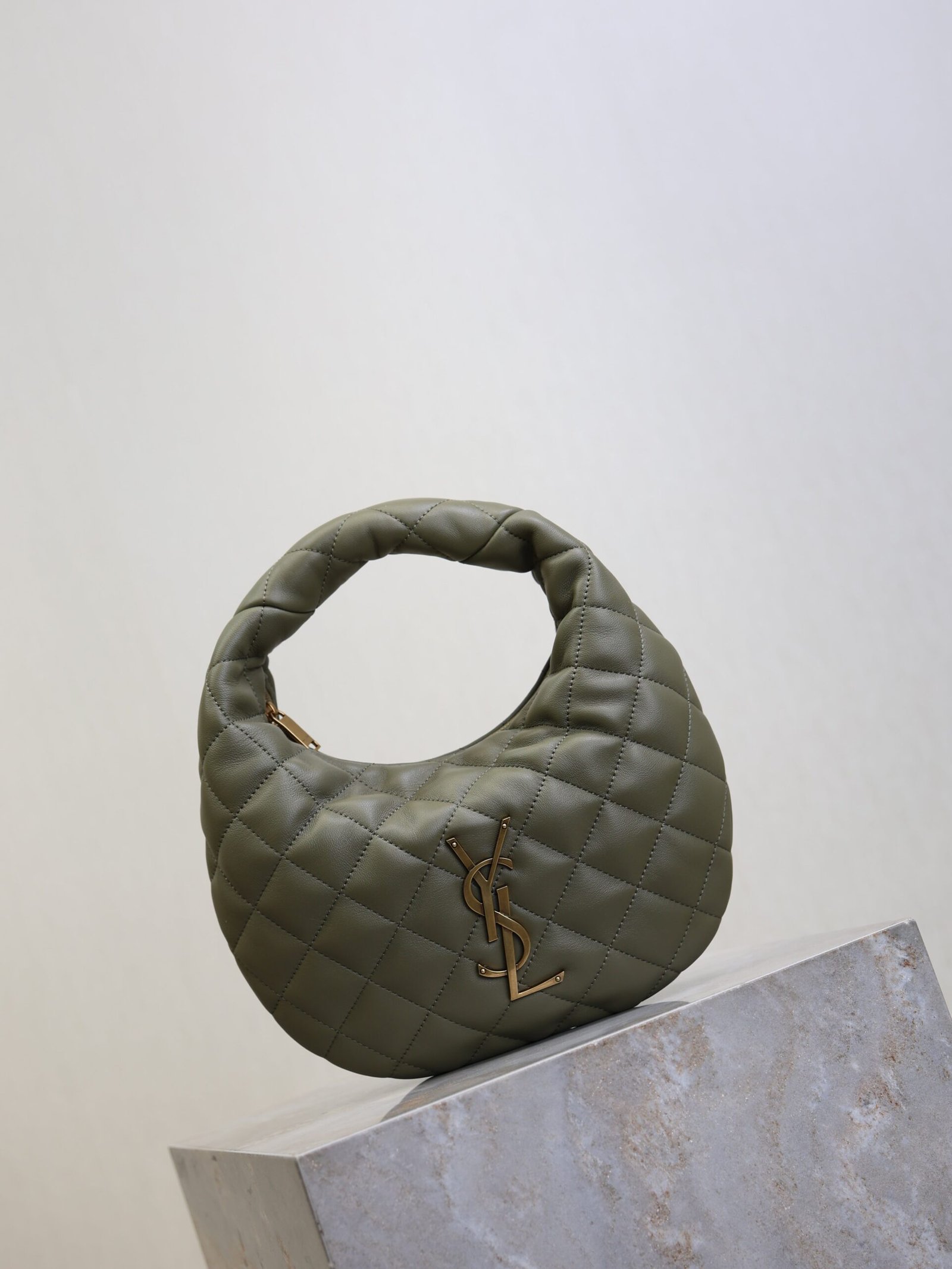 {Style No: 4YQTZ7U9} YSL 25S ICARE BABY 17 IN DARK OLIVE QUILTED CALFSKIN GOLD HARDWARE - Image 7