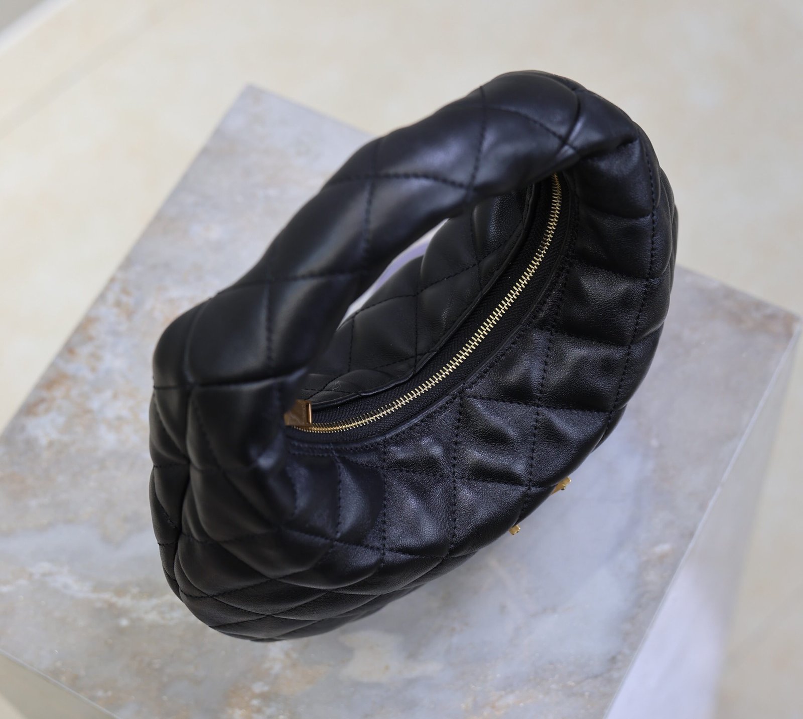 {Style No: S67TGHRW} YSL 25S ICARE BABY 17 IN BLACK QUILTED CALFSKIN GOLD HARDWARE - Image 8