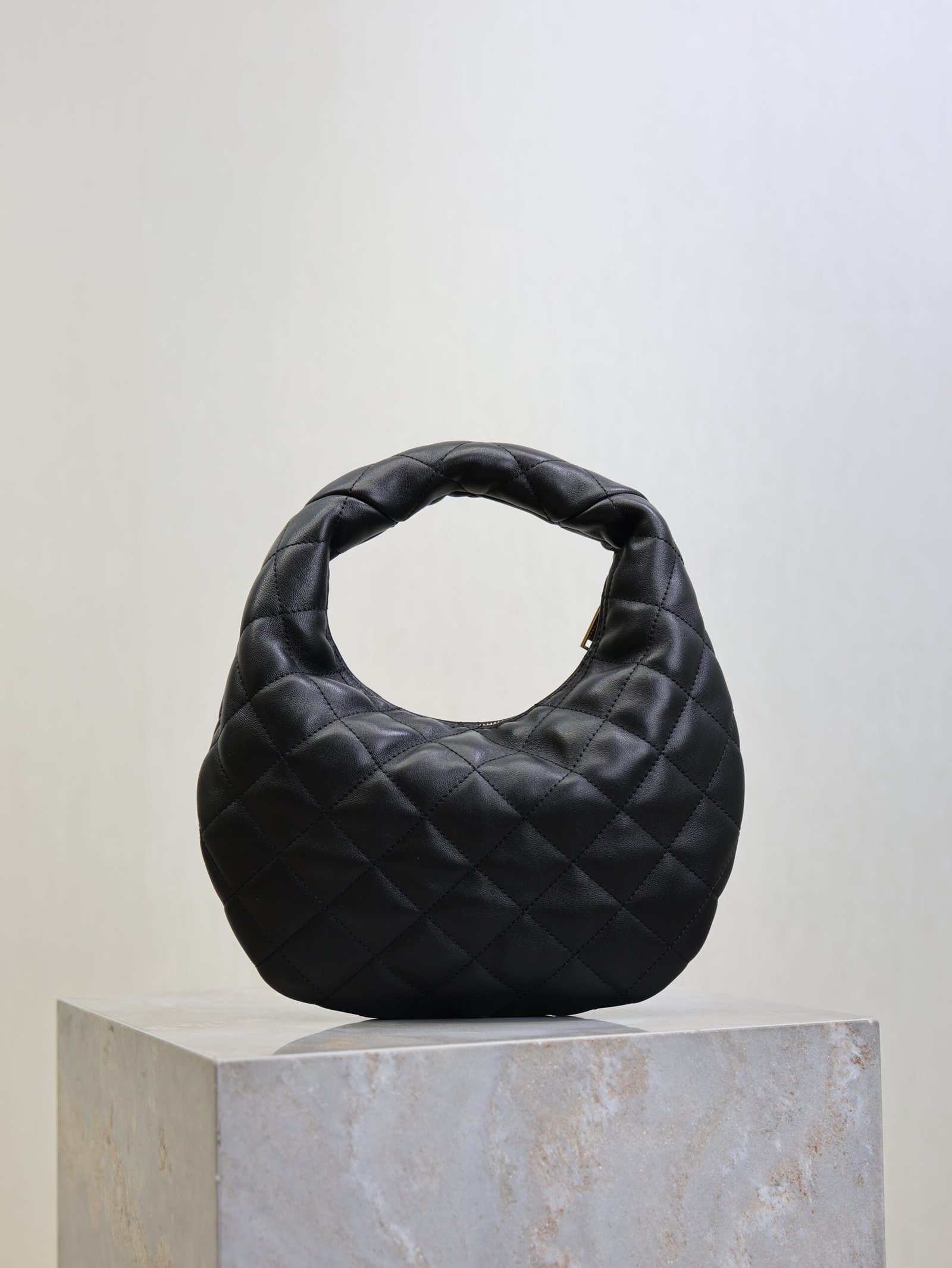 {Style No: BVFHO1HB} YSL 25S ICARE BABY 17 IN BLACK QUILTED CALFSKIN GOLD HARDWRE - Image 2