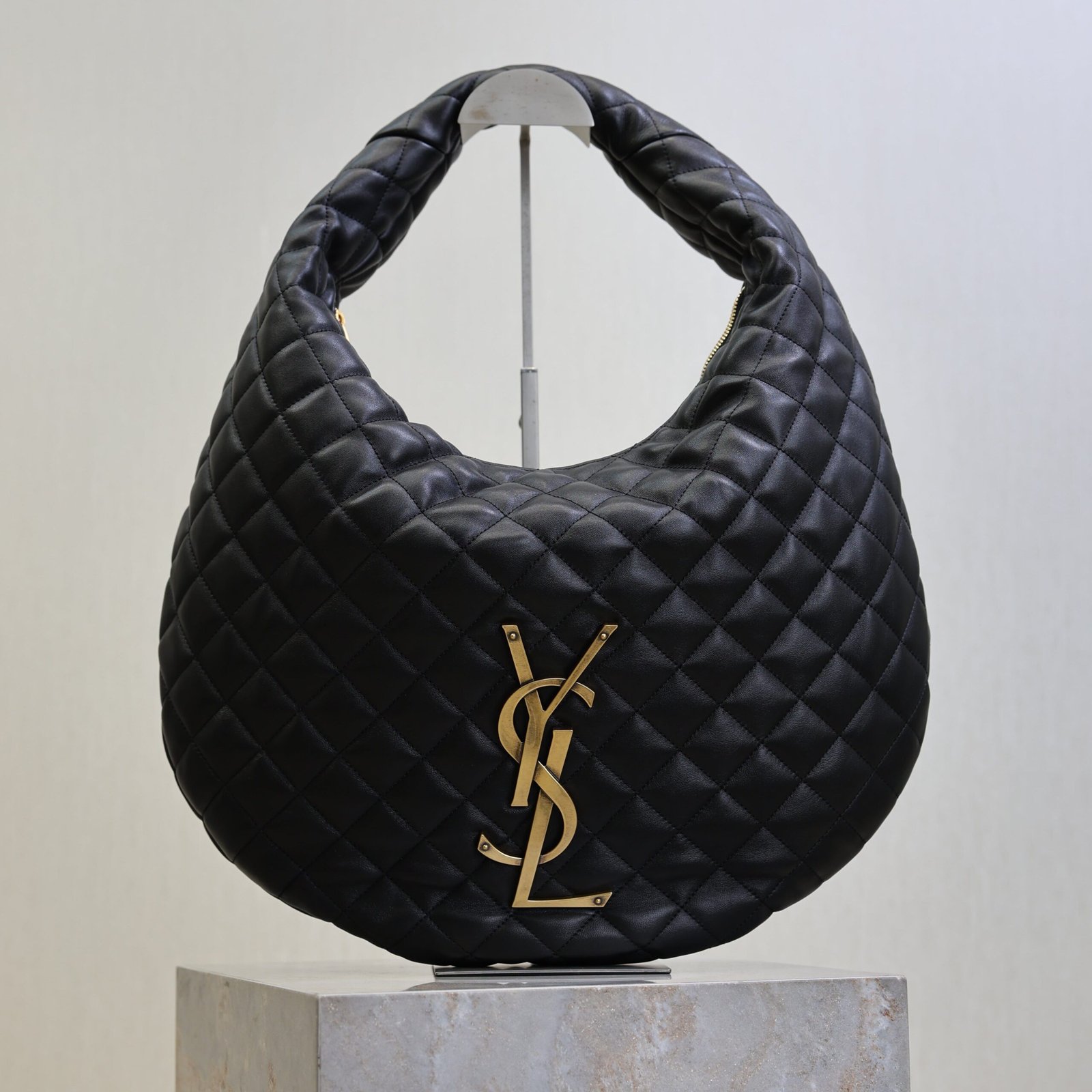 {Style No: ONUGM7JK} YSL 25S ICARE HOBO 44 IN BLACK QUILTED CALFSKIN GOLD HARDWRE