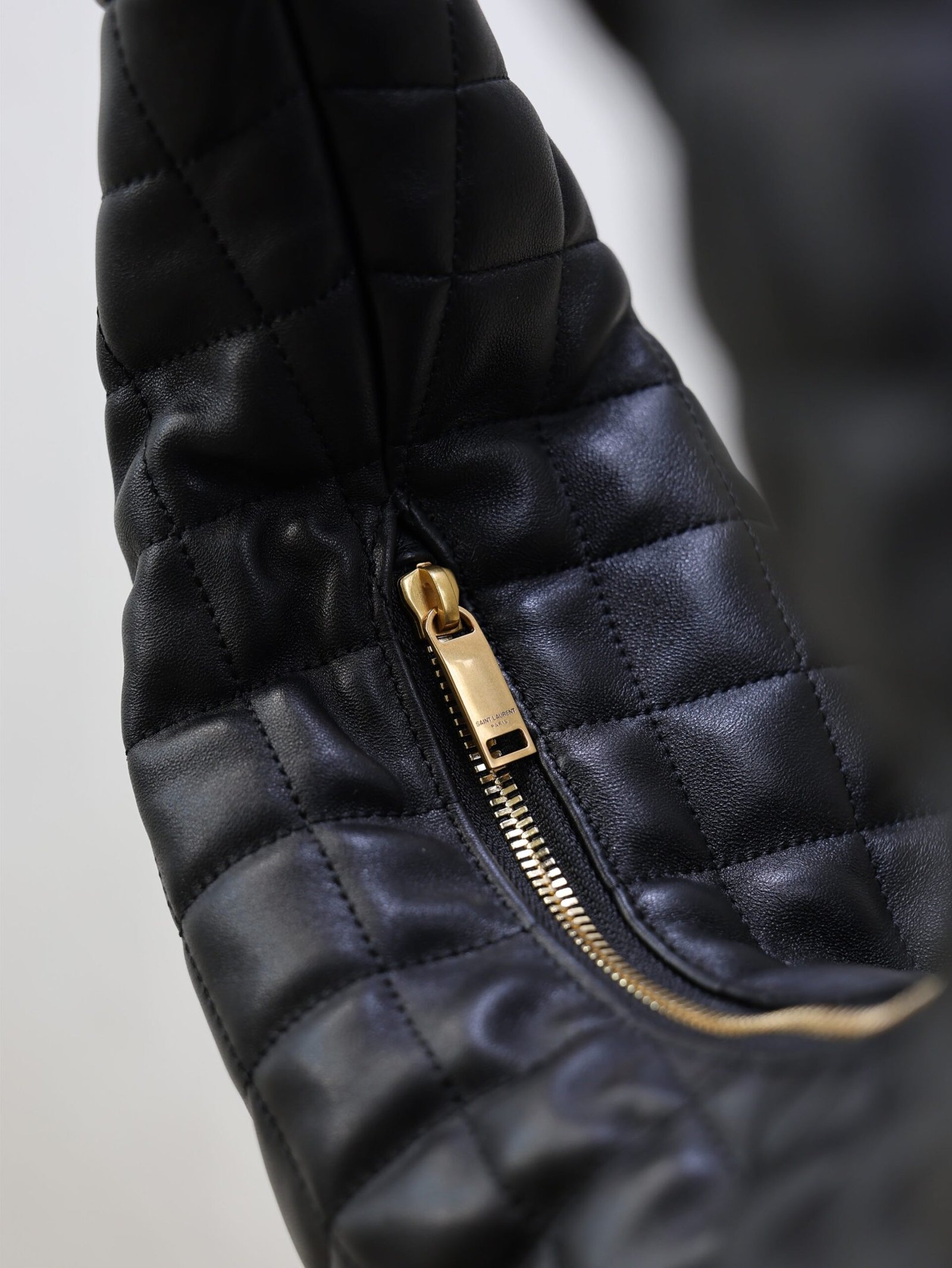 {Style No: ONUGM7JK} YSL 25S ICARE HOBO 44 IN BLACK QUILTED CALFSKIN GOLD HARDWRE - Image 7