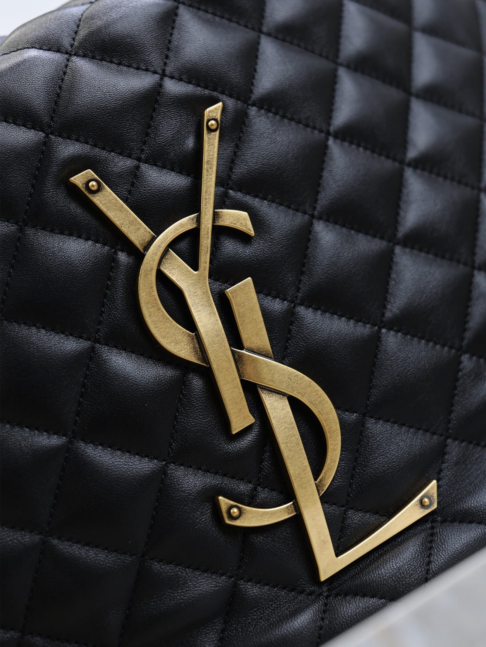 {Style No: ONUGM7JK} YSL 25S ICARE HOBO 44 IN BLACK QUILTED CALFSKIN GOLD HARDWRE - Image 3