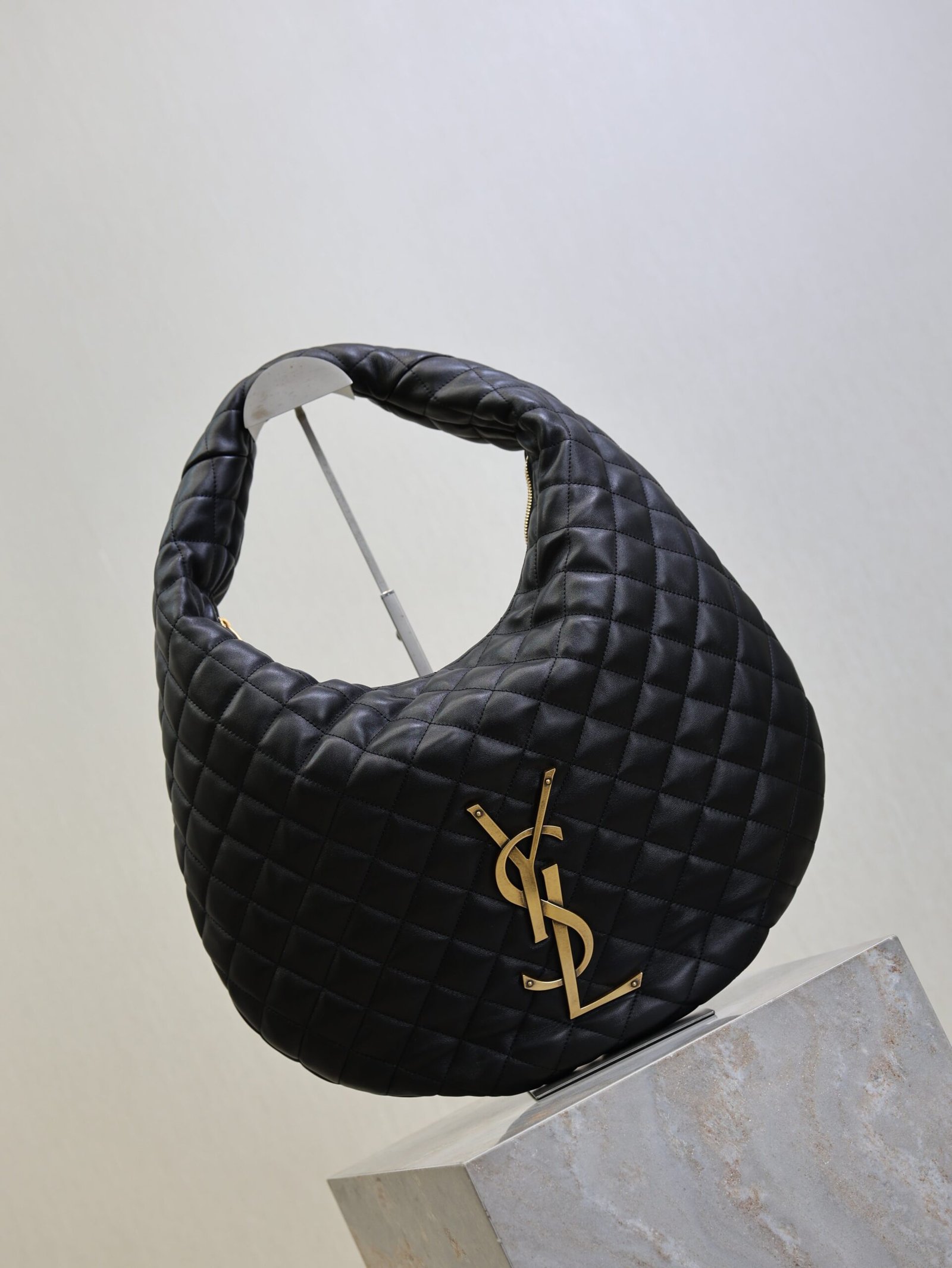 {Style No: ONUGM7JK} YSL 25S ICARE HOBO 44 IN BLACK QUILTED CALFSKIN GOLD HARDWRE - Image 8