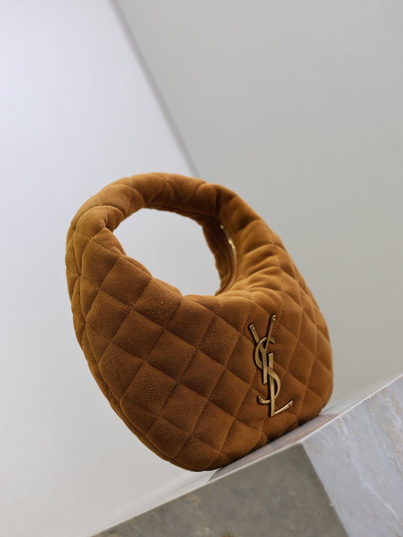 {Style No: U4WTSYTD} YSL 25S ICARINO MINI 17 IN CARAMEL QUILTED SUEDE GOLD HARDWRE - Image 4