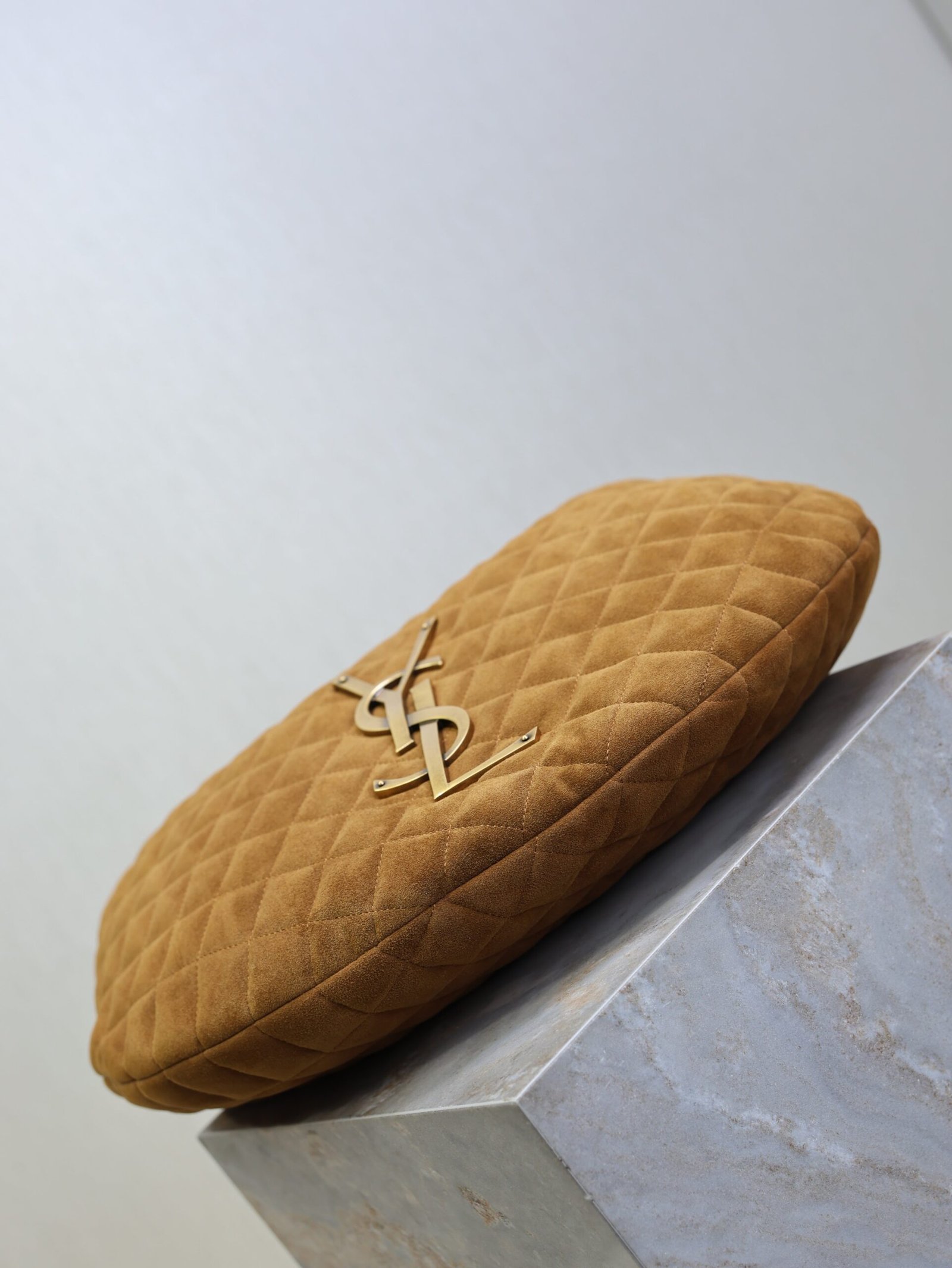 {Style No: LWWO4ITJ} YSL 25S ICARINO 44 IN CARAMEL QUILTED SUEDE GOLD HARDWARE - Image 9