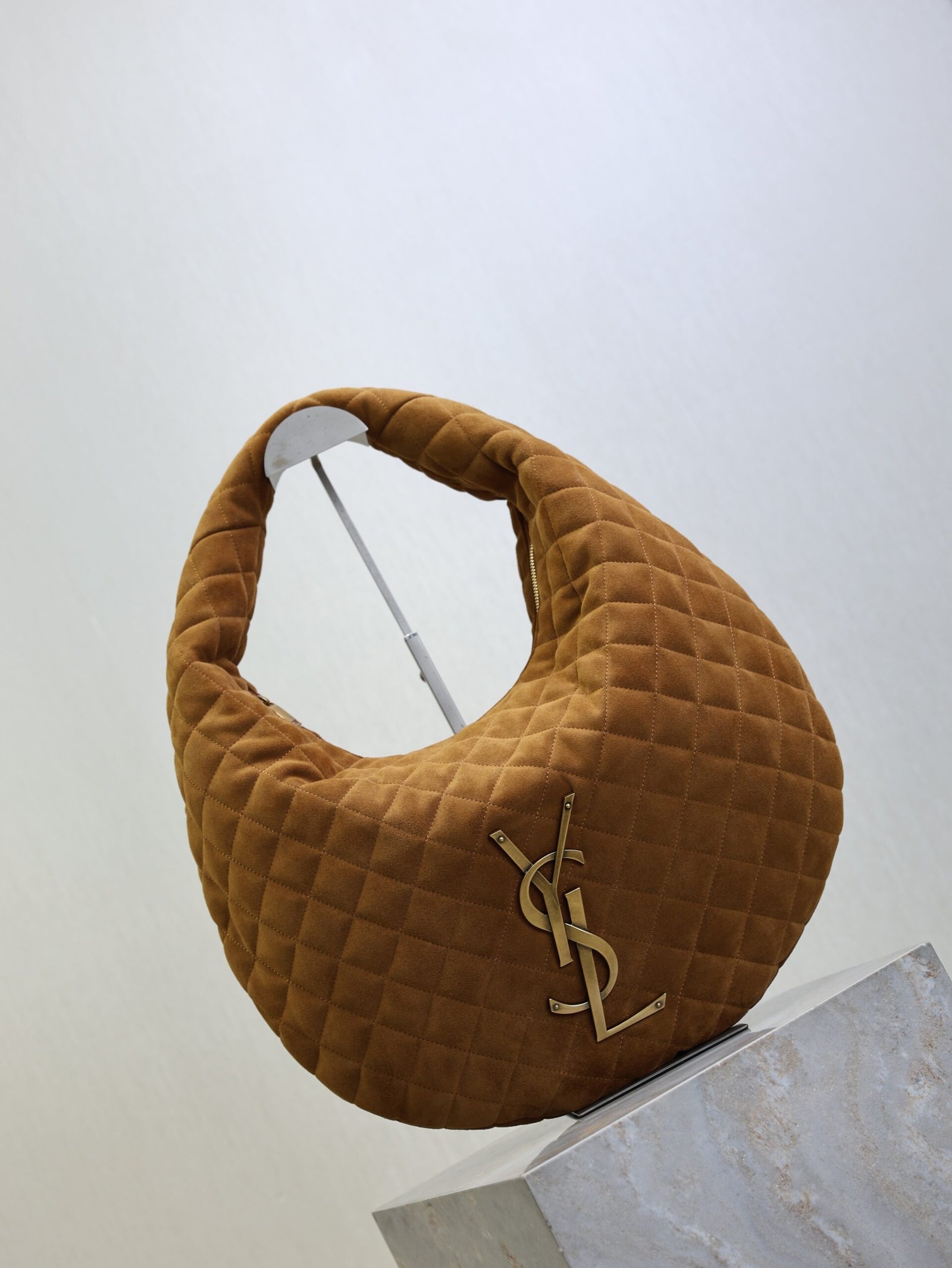 {Style No: LWWO4ITJ} YSL 25S ICARINO 44 IN CARAMEL QUILTED SUEDE GOLD HARDWARE - Image 7
