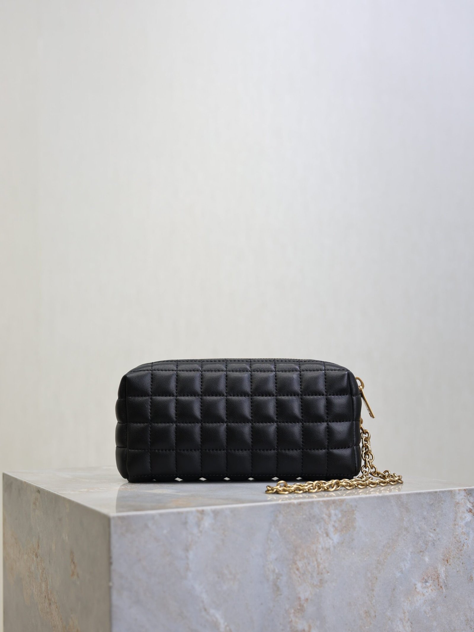 {Style No: 1GV77SQV} YSL 25S CASSANDRE MATELASSÉ CARRÉ POUCH ON CHAIN 18 IN BLACK LAMBSKIN - Image 2