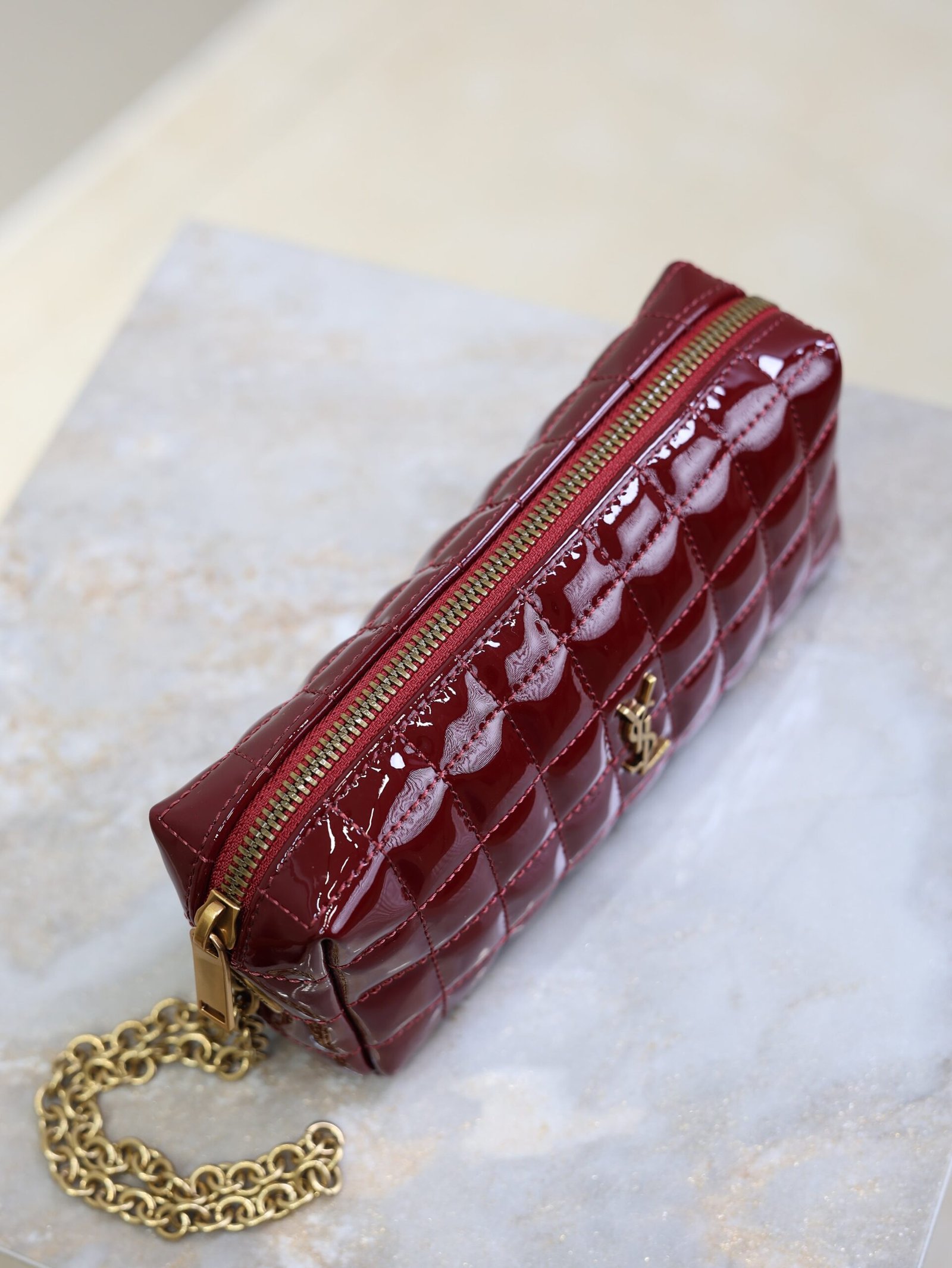 {Style No: Y7JBKPCW} YSL 25S CASSANDRE MATELASSÉ CARRÉ POUCH ON CHAIN 18 IN DARK RED WINE SHINY CALFSKIN - Image 6