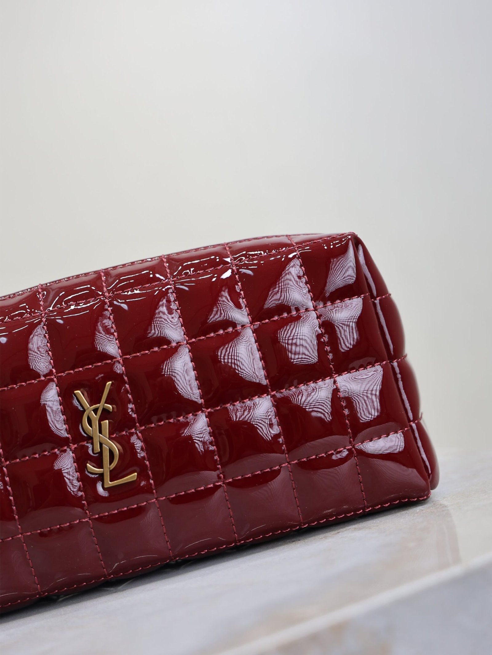 {Style No: Y7JBKPCW} YSL 25S CASSANDRE MATELASSÉ CARRÉ POUCH ON CHAIN 18 IN DARK RED WINE SHINY CALFSKIN - Image 3