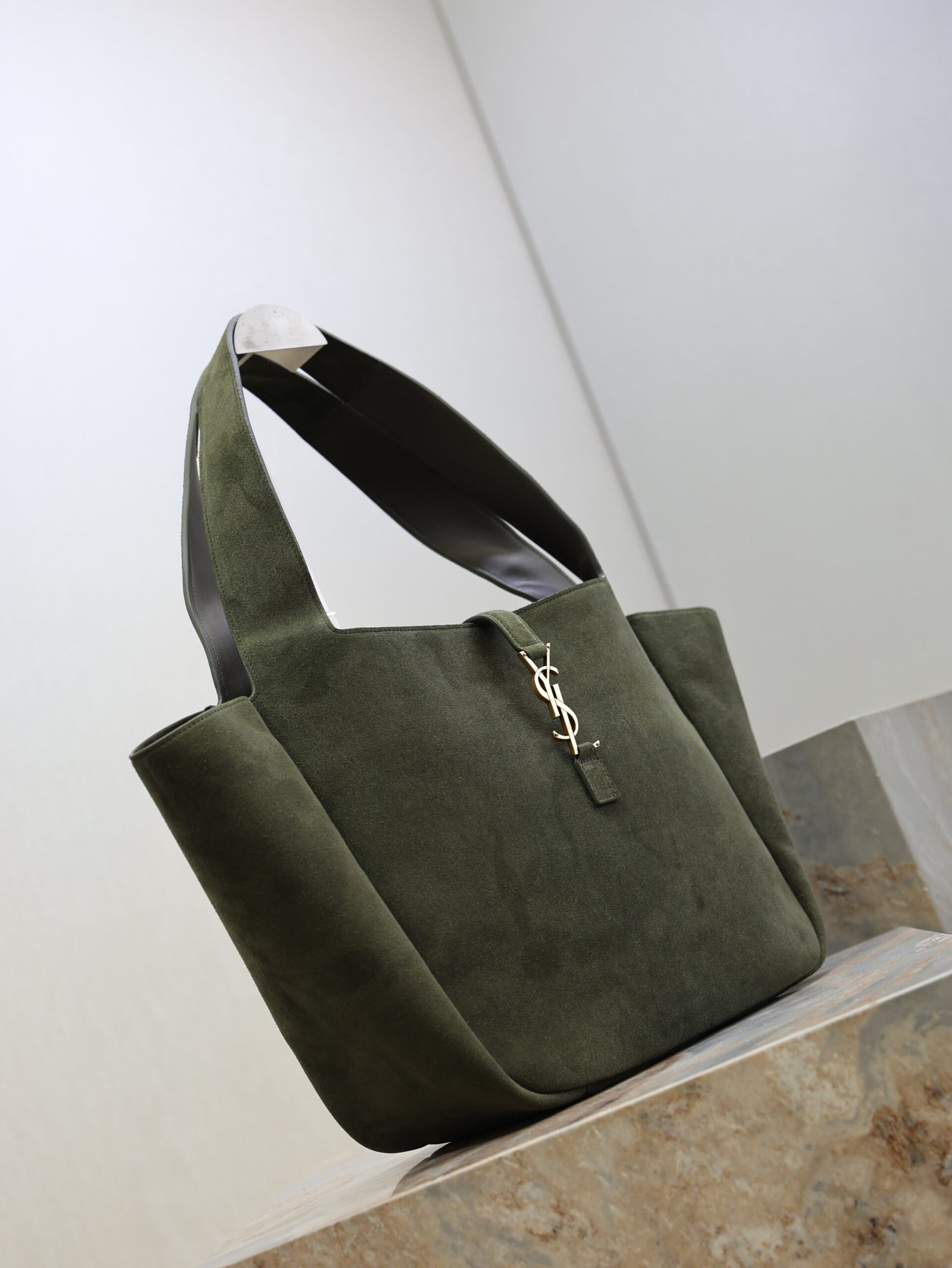 {Style No: M8KR4RY3} YSL 25S LE 5 À 7 BEA 50 IN DARK OLIVE SUEDE GOLD HARDWARE - Image 4