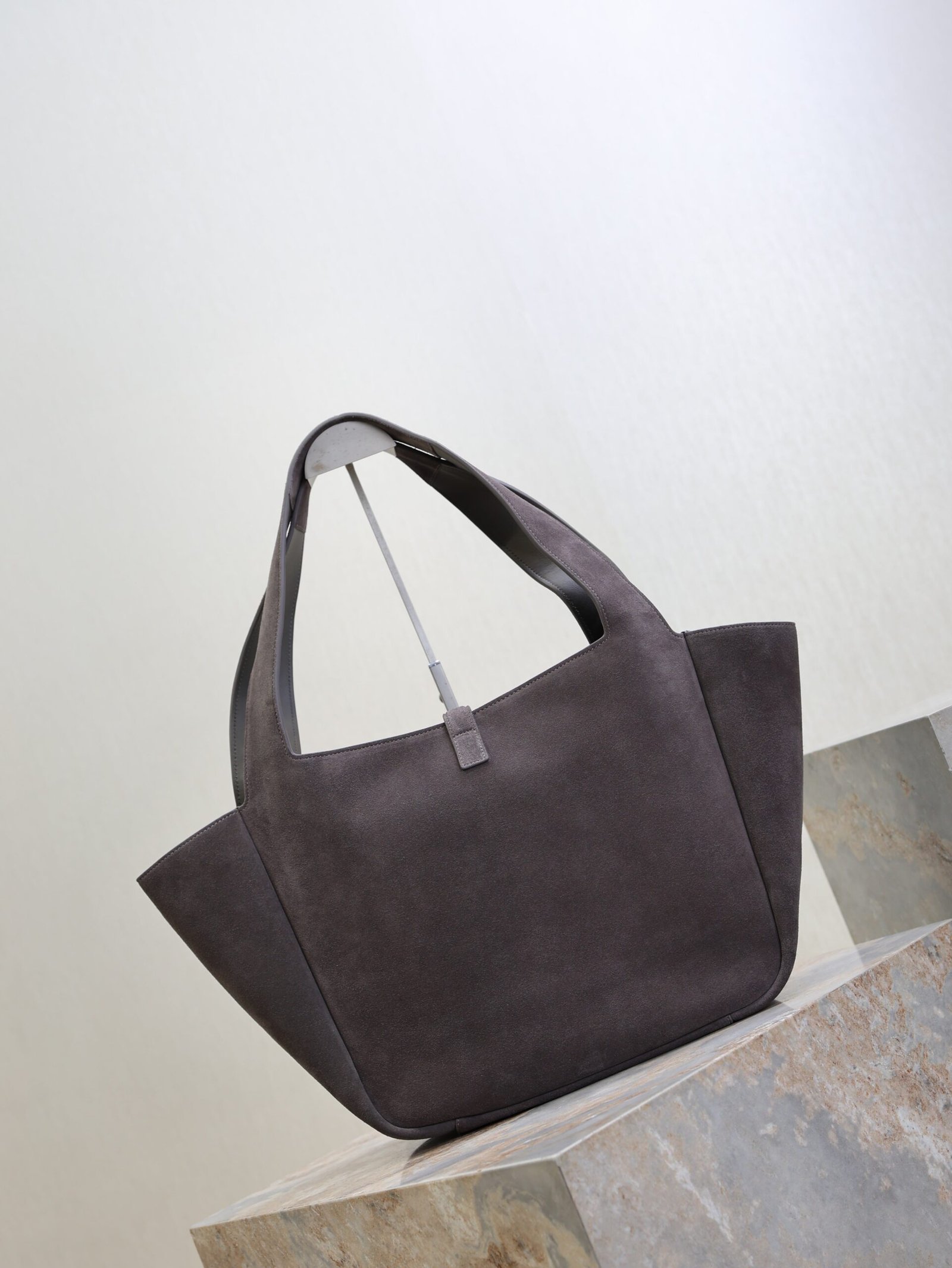 {Style No: 59HC2SMY} YSL 25S LE 5 À 7 BEA 50 IN DARK GRAY SUEDE GOLD HARDWRE - Image 2