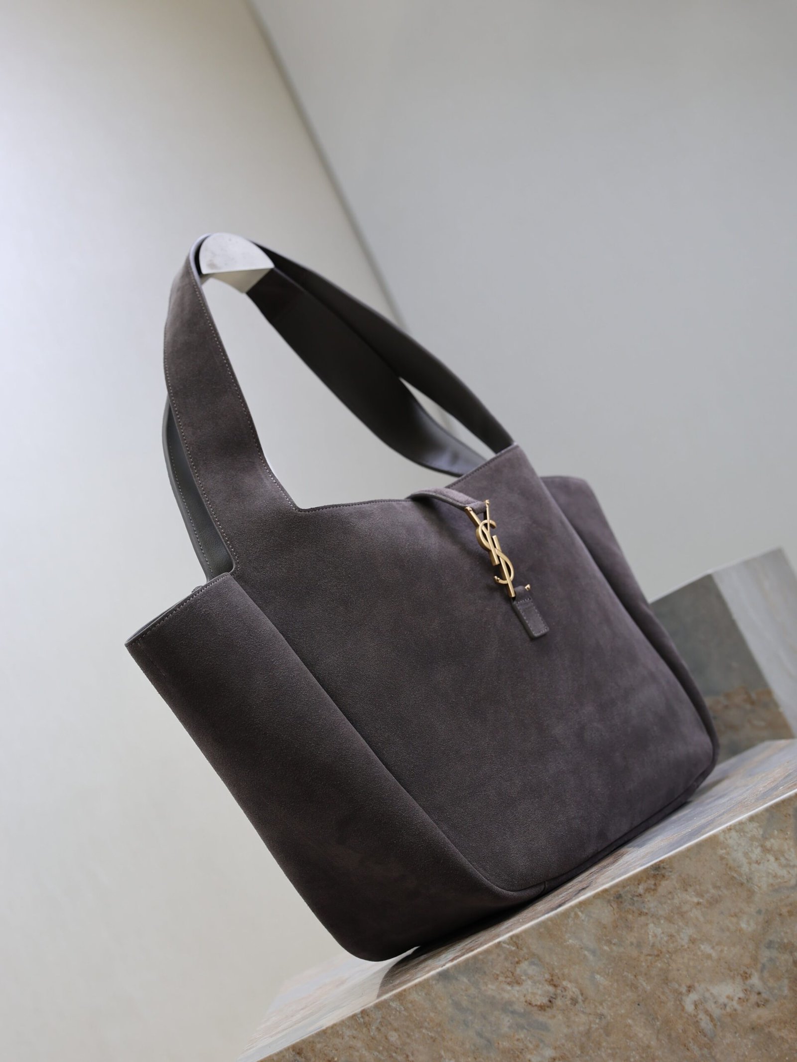 {Style No: 59HC2SMY} YSL 25S LE 5 À 7 BEA 50 IN DARK GRAY SUEDE GOLD HARDWRE - Image 4