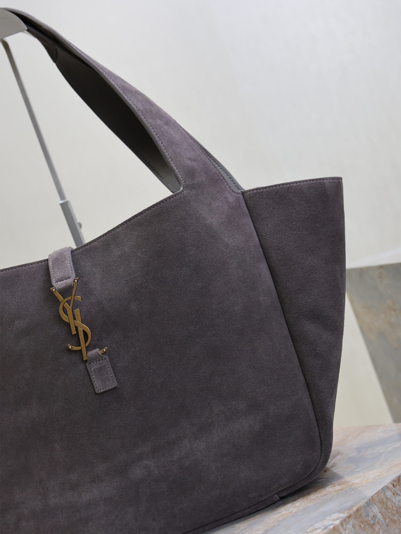 {Style No: 59HC2SMY} YSL 25S LE 5 À 7 BEA 50 IN DARK GRAY SUEDE GOLD HARDWRE - Image 3