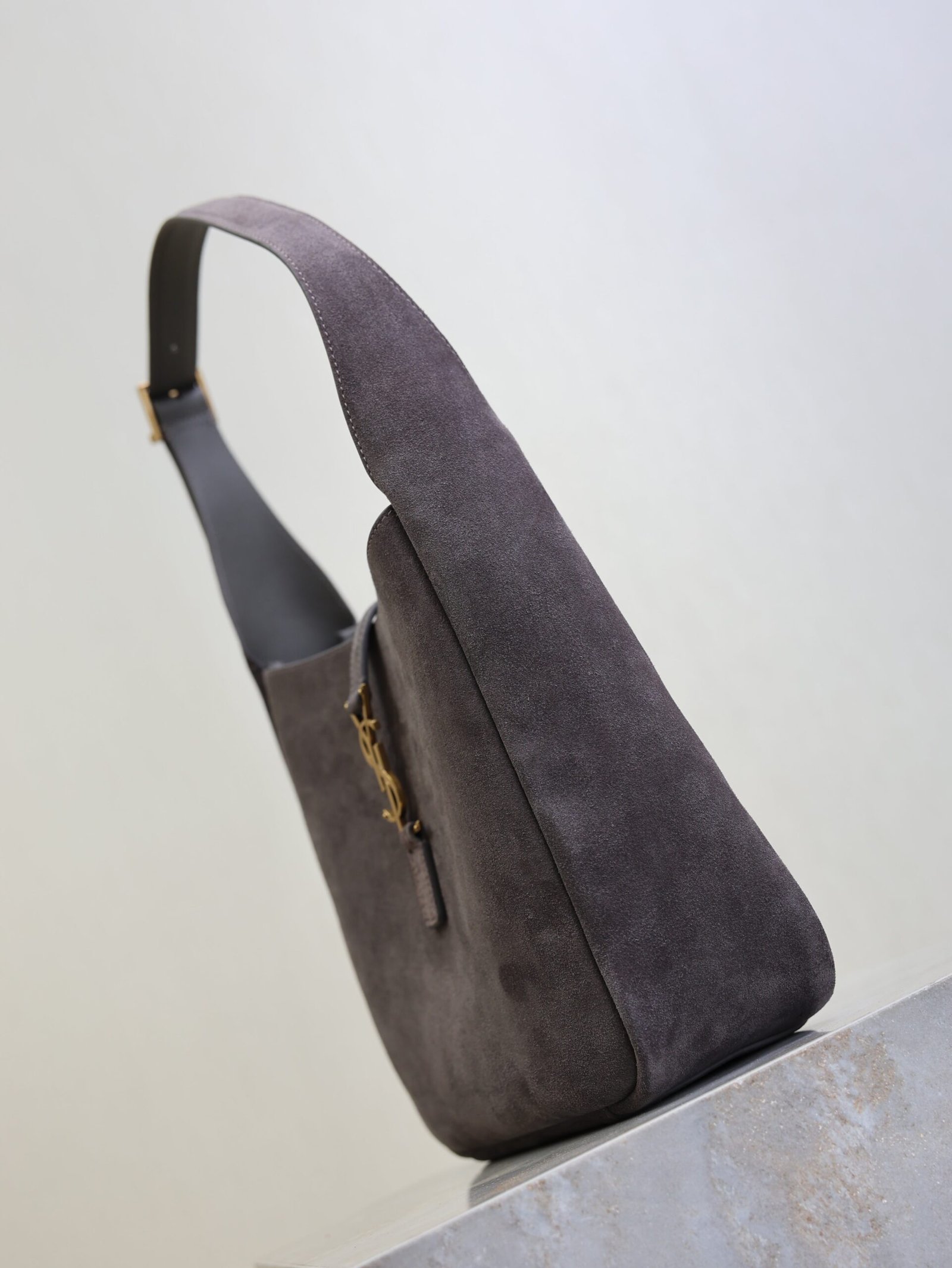 {Style No: FJAQD6AG} YSL 25S LE 5 À 7 SUPPLE SMALL 23 IN DARK GRAY SUEDE GOLD HARDWRE - Image 4