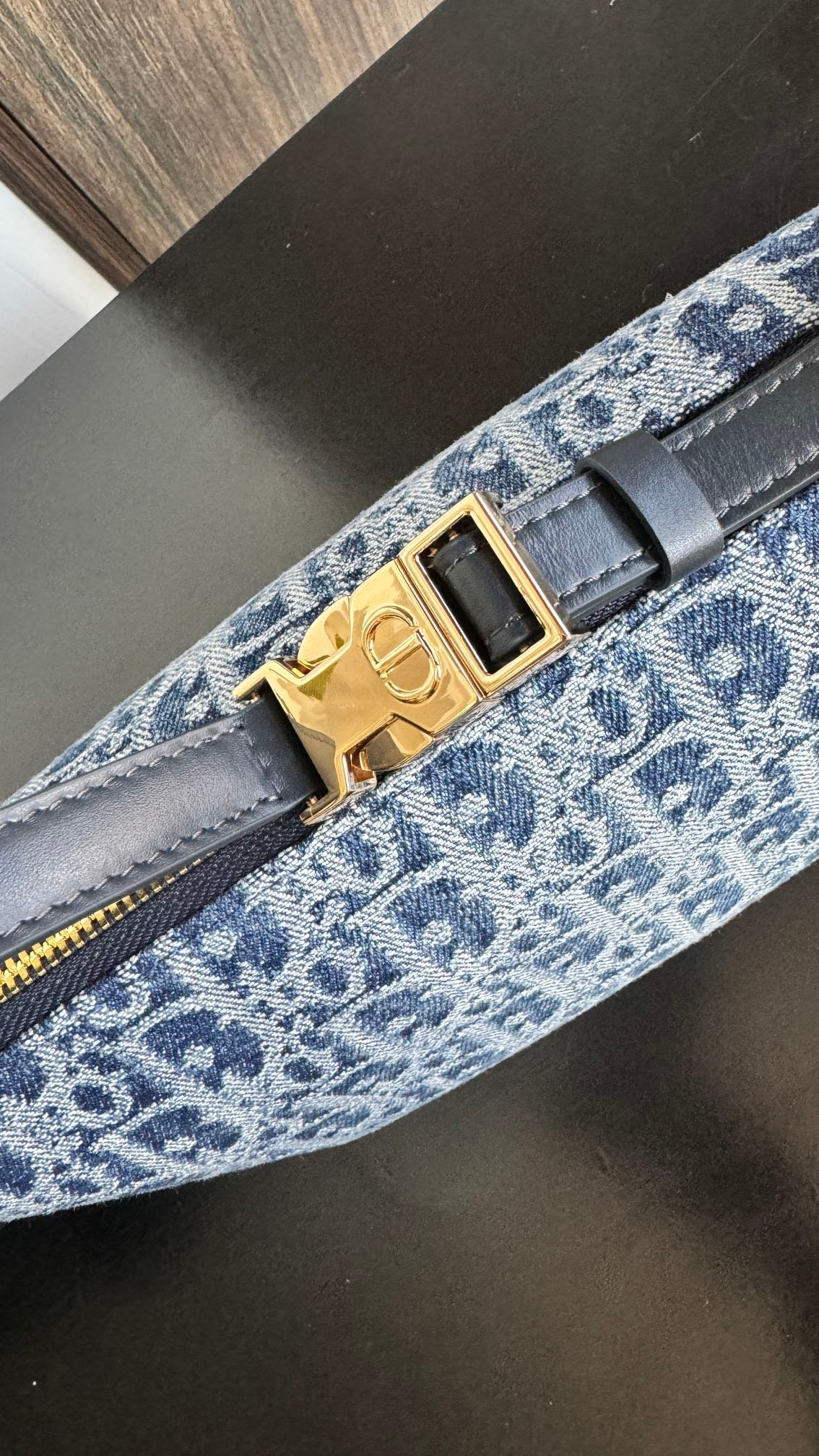 {Style No: IS6ZHTE1} TRAVEL NOMAD POUCH 22 IN BLUE MONOGRAM OBLIQUE JACQUARD - Image 9