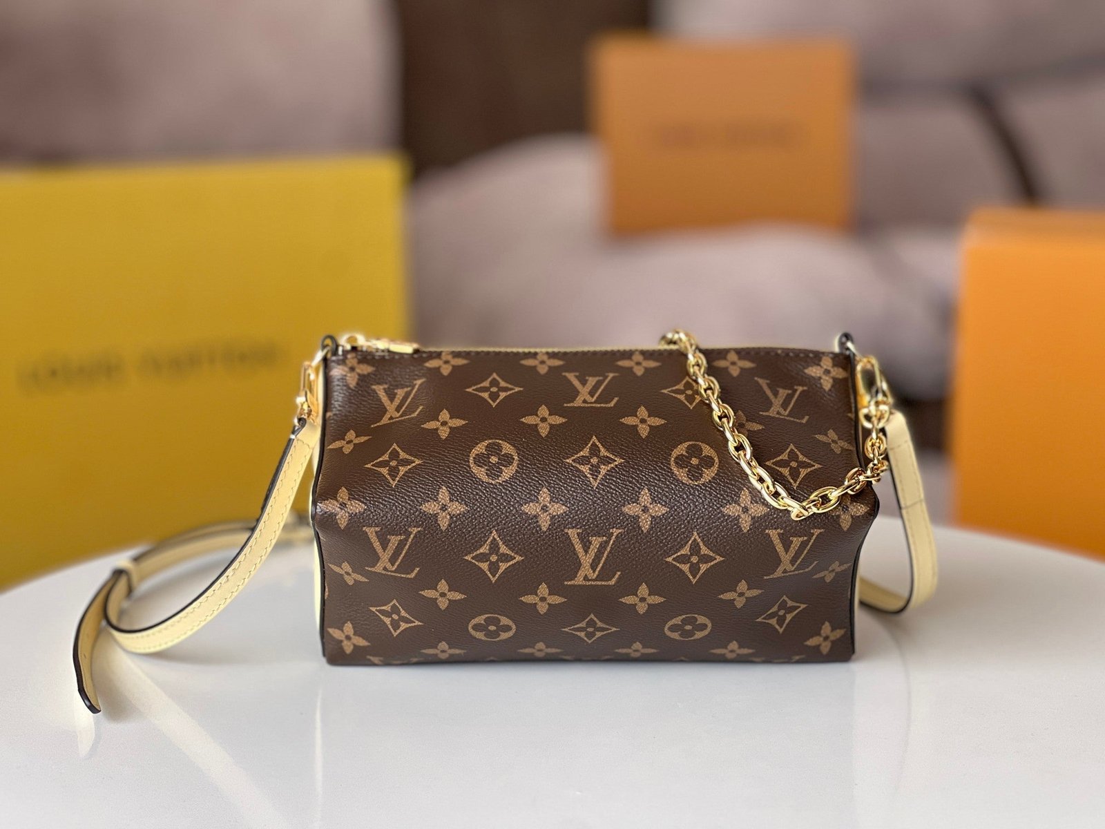 {Style No: IZLKTJ6A} BLOOM POUCH 22 IN BROWN MONOGRAM CANVAS AND PASTEL YELLOW CALFSKIN SIDES - Image 2