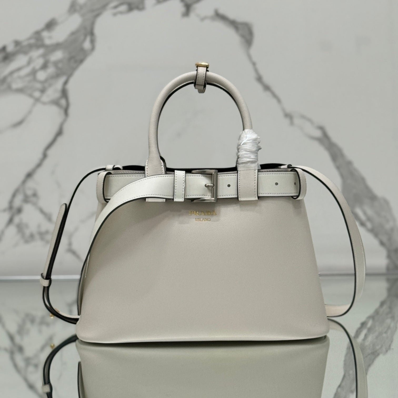 {Style No: 2XJ75TBW} TOTE BAG WITH BELT 32 IN WHITE IMPORTED CALFSKIN