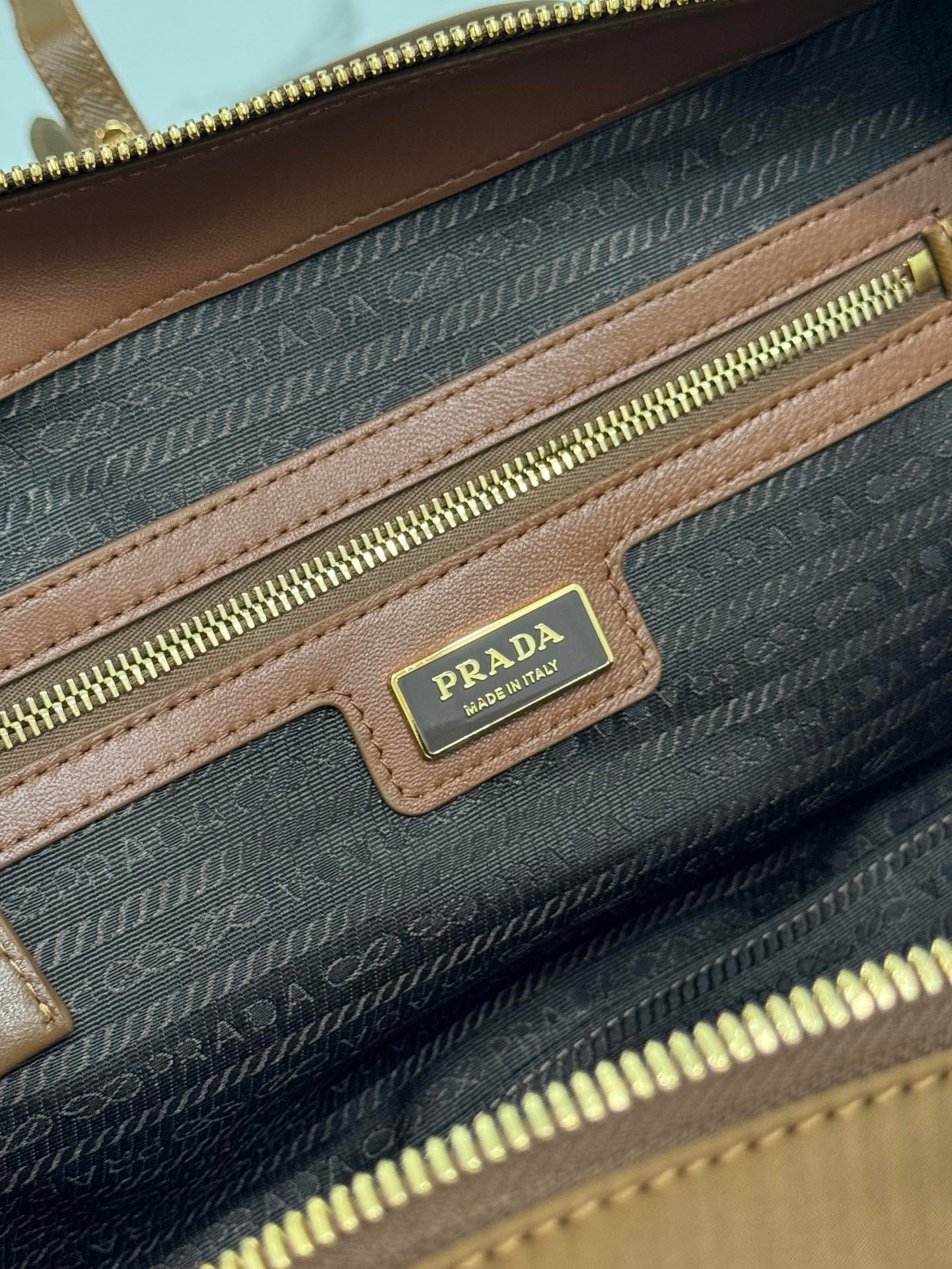 {Style No: B947K4ZA} MEDIUM TOP HANDLE BAG 30 IN CHERRY WOOD NYLON AND CALFSKIN TRIM - Image 3