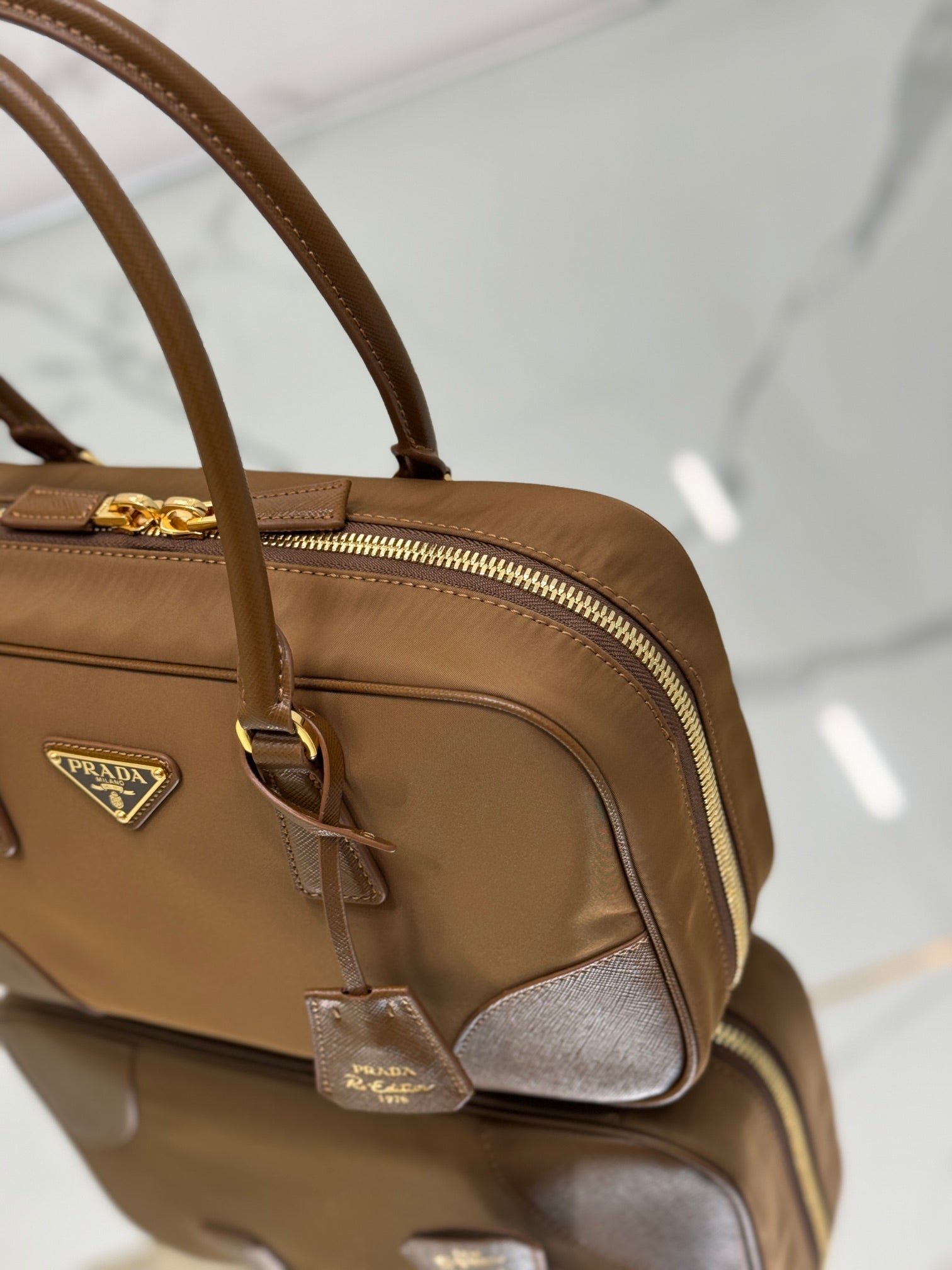 {Style No: B947K4ZA} MEDIUM TOP HANDLE BAG 30 IN CHERRY WOOD NYLON AND CALFSKIN TRIM - Image 4