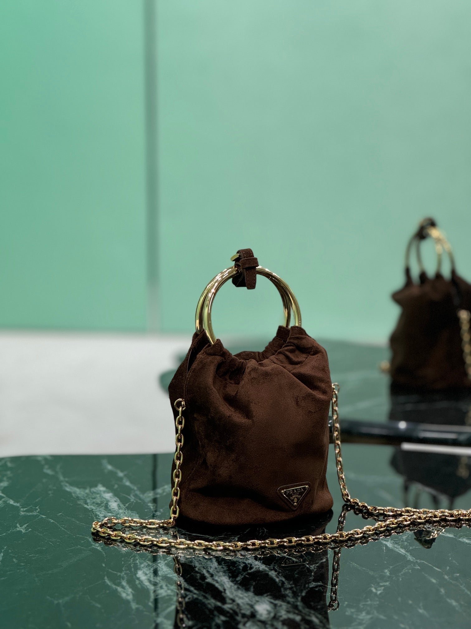 {Style No: G3Y5W6NH} MINI BUCKET BAG 19 IN CHOCOLATE SOFT SUEDE GOLD HARDWARE - Image 5