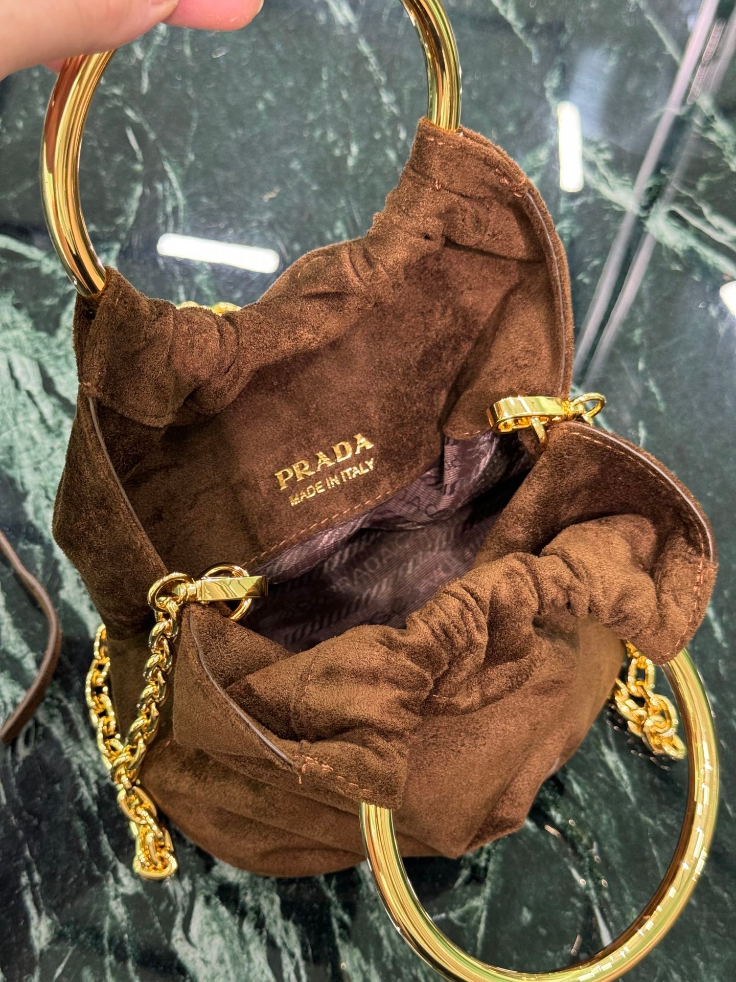 {Style No: G3Y5W6NH} MINI BUCKET BAG 19 IN CHOCOLATE SOFT SUEDE GOLD HARDWARE - Image 6