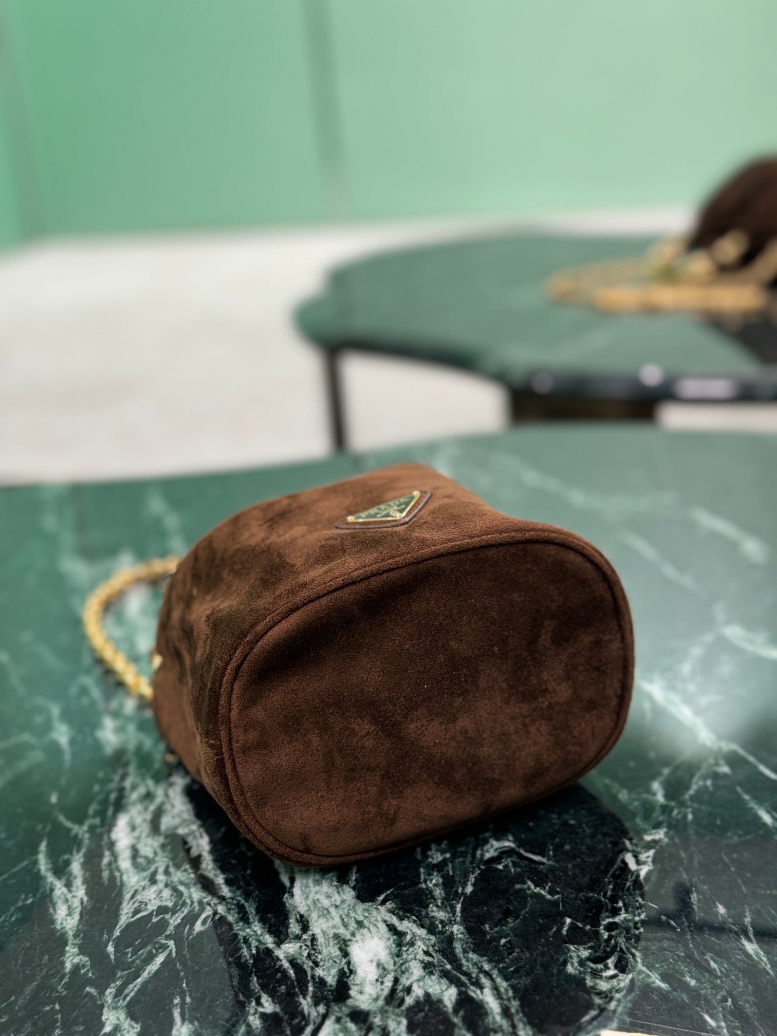 {Style No: G3Y5W6NH} MINI BUCKET BAG 19 IN CHOCOLATE SOFT SUEDE GOLD HARDWARE - Image 7