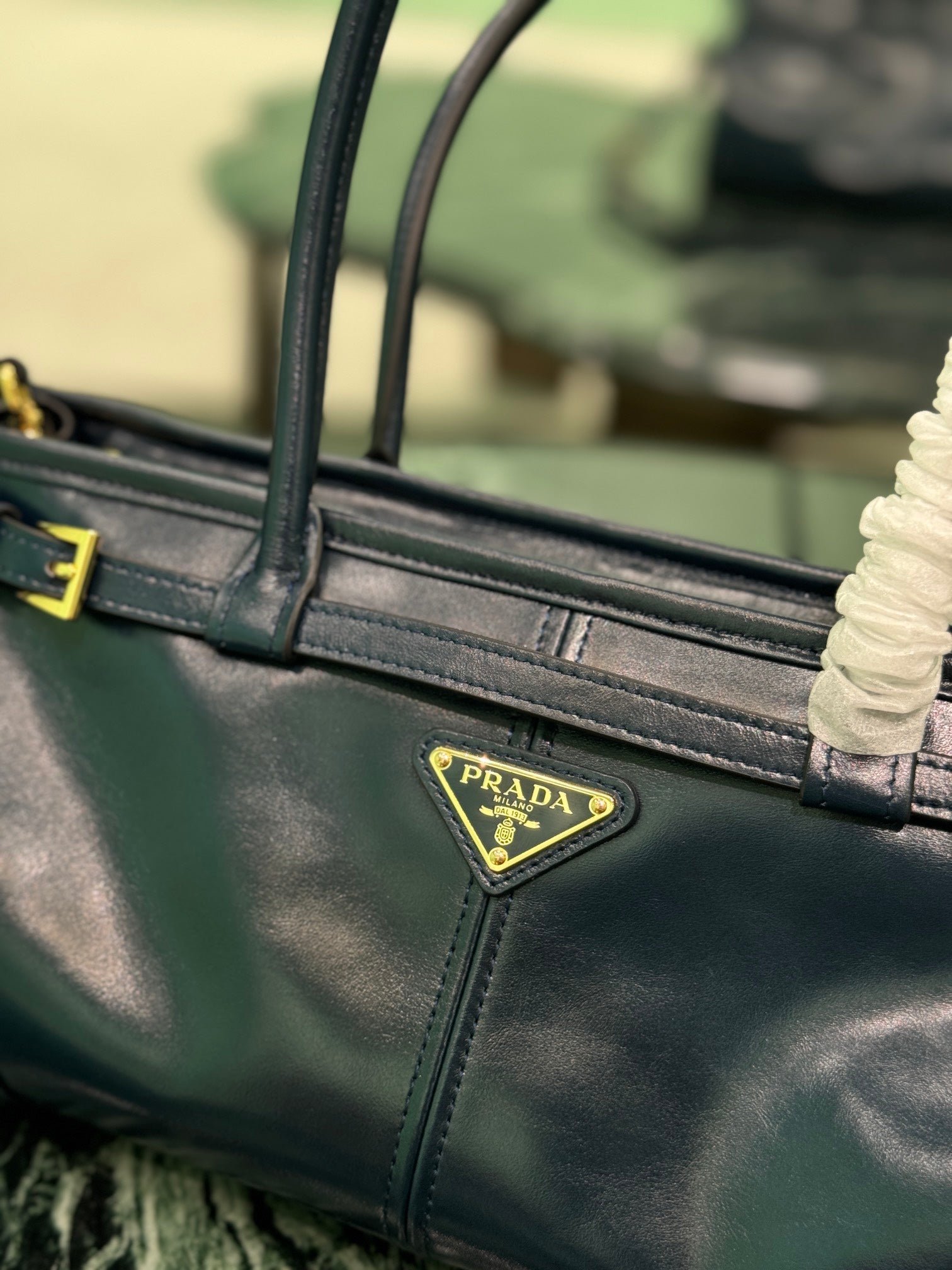 {Style No: Z9FECF7G} HANDBAG 32 IN BLACK SOFT SMOOTH LAMBSKIN - Image 4