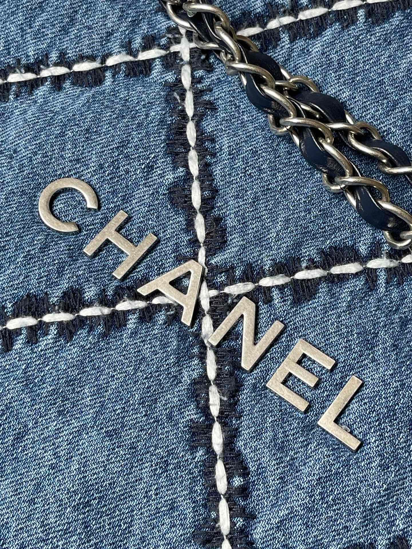 {Style No: FCTTMR19} CC MEDIUM 37 CROSSBODY BAG IN BLUE DENIM WITH CHAIN - Image 5