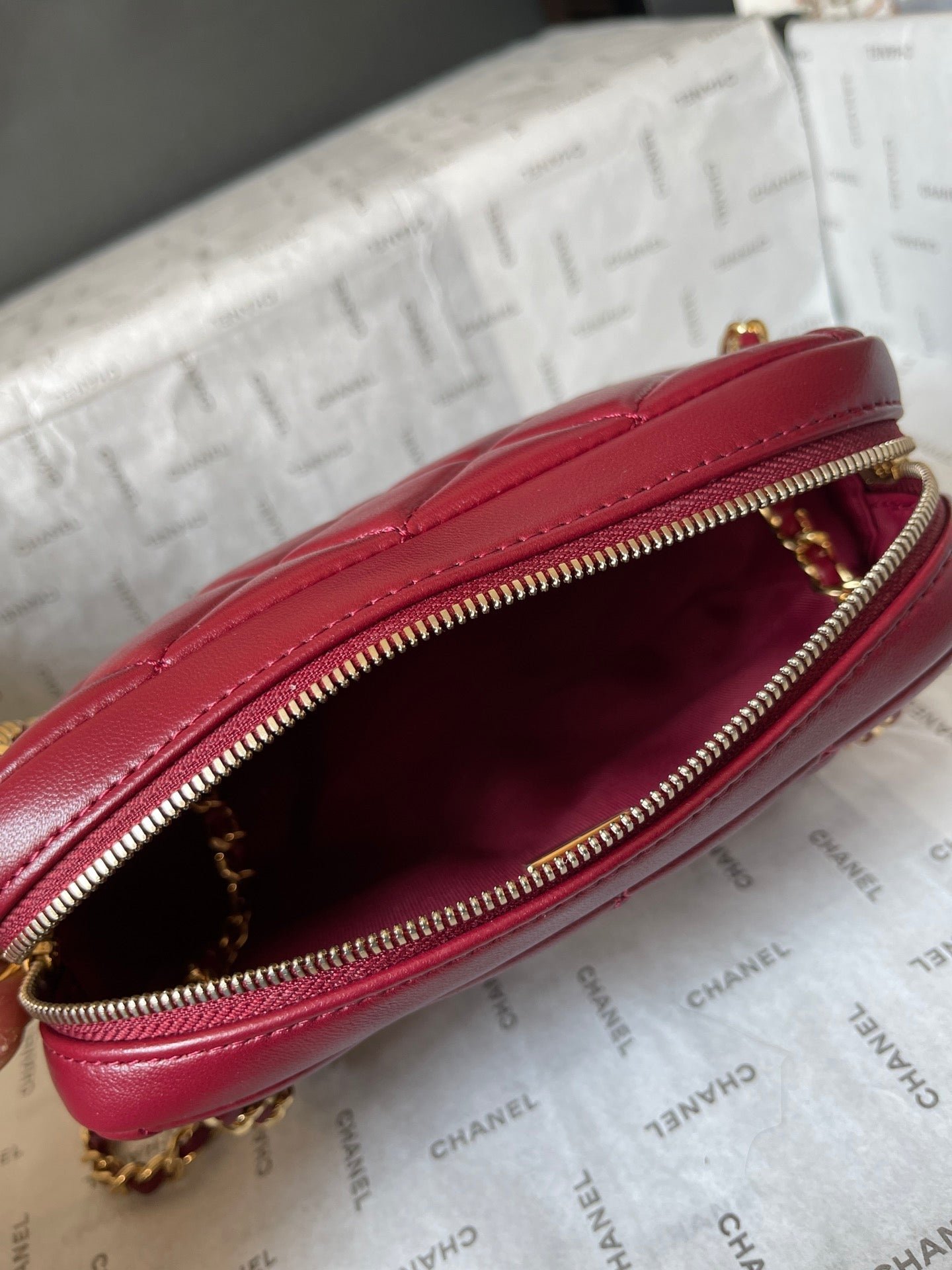 {Style No: 5GZMVTFY} CAMERA BAG 18 IN RED QUILTED LAMBSKIN DOUBLE C GOLD COIN - Image 2