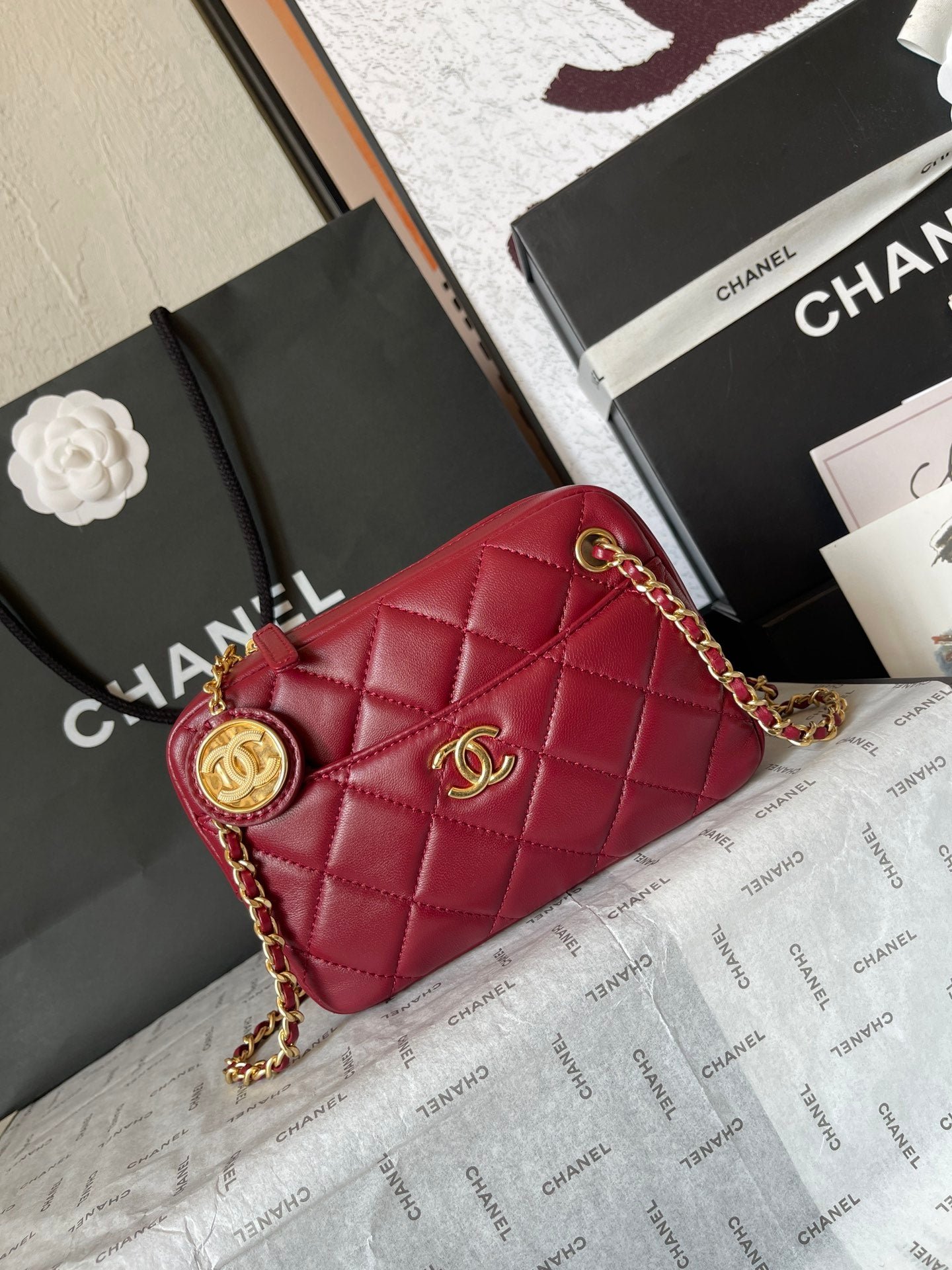 {Style No: 5GZMVTFY} CAMERA BAG 18 IN RED QUILTED LAMBSKIN DOUBLE C GOLD COIN - Image 6